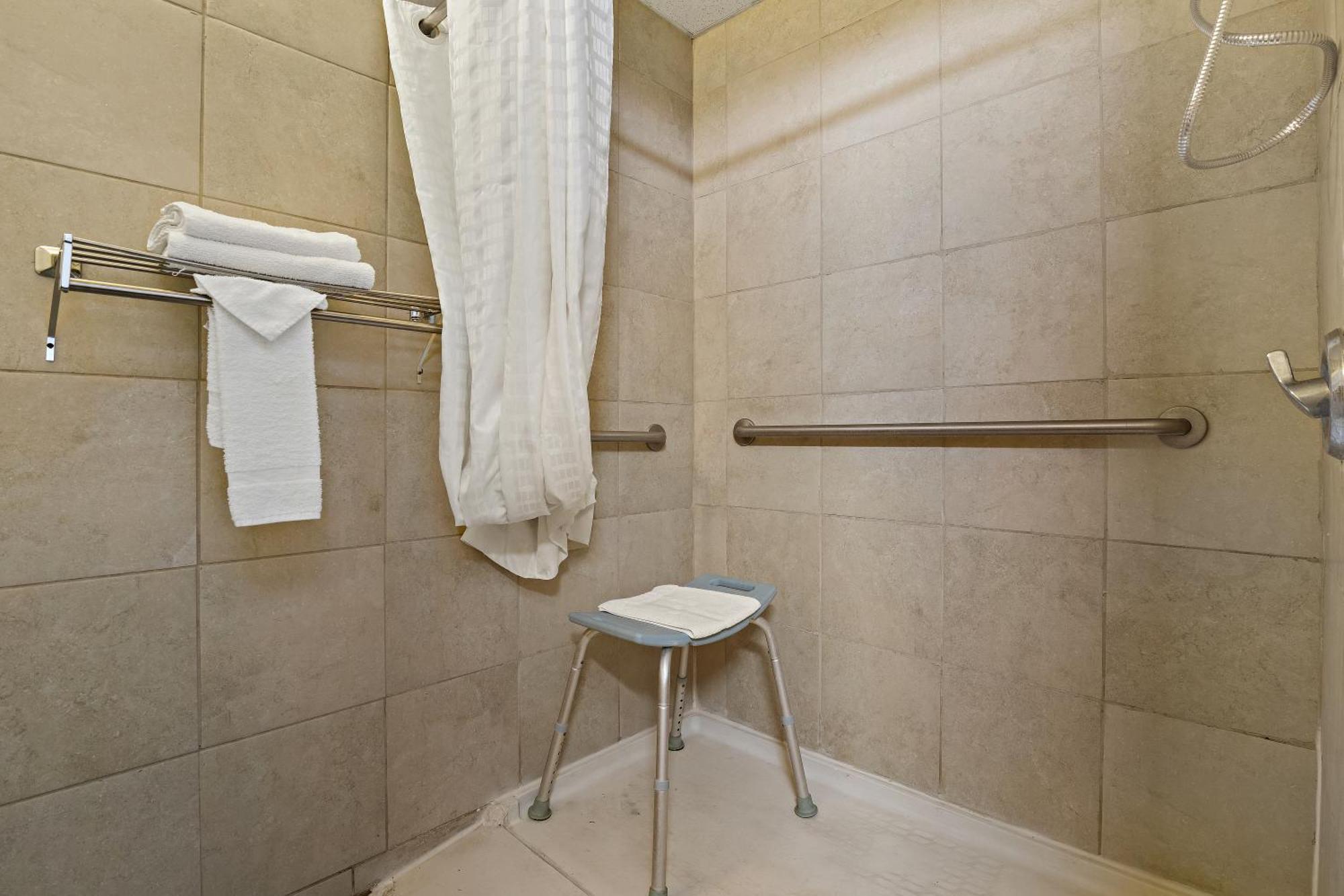 King Room / Accessible - Non Smokng