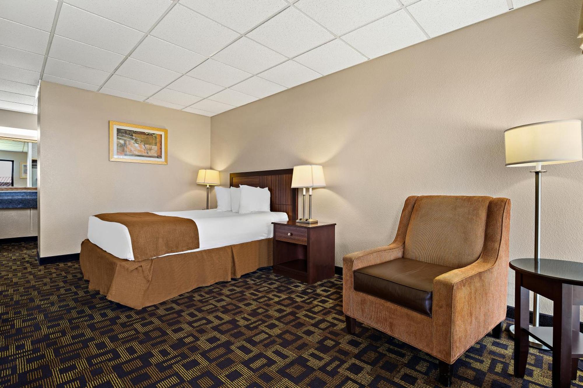 Standard Queen Room