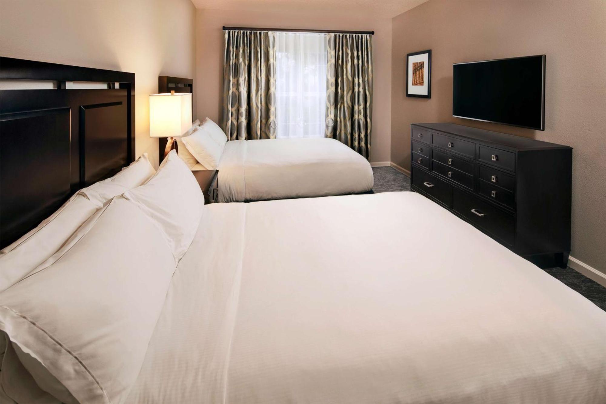 Suite com 2 Quartos, Sofá-Cama e Varanda