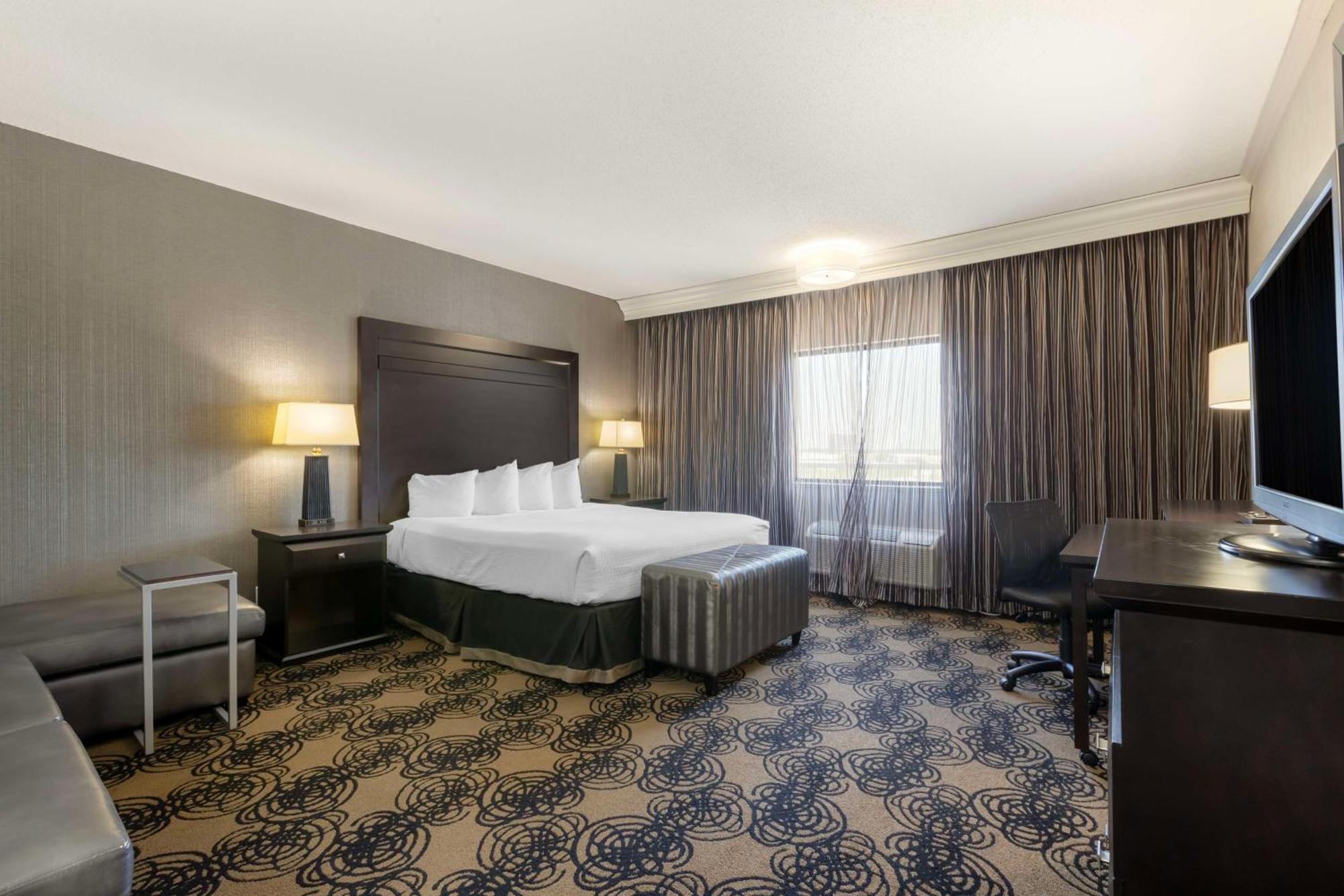 King Room with Sofa Bed - Non-Smoking