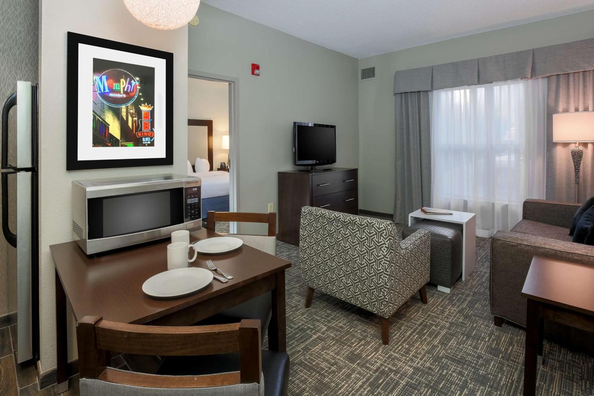 Suite with Two Queen Beds and Tub - Mobility and Hearing Access/Non-Smoking