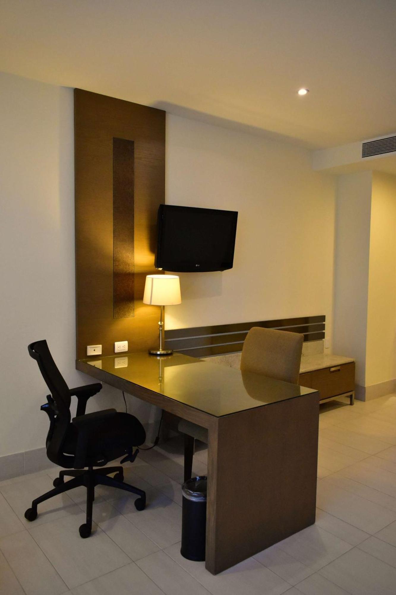Queen Room with Sofa Bed - Accessible/Non-Smoking,1552454167:JPEG