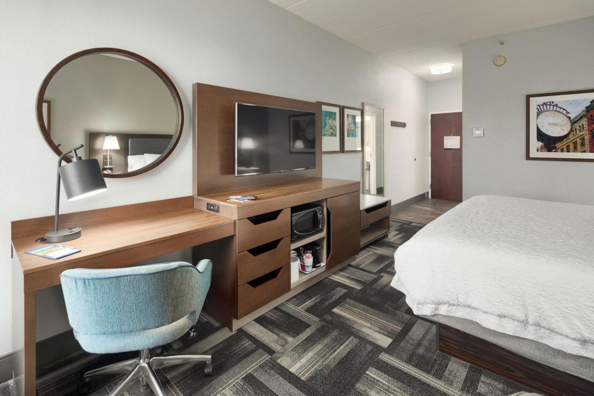 King Room with Accessible Tub - Mobility and Hearing Access/Non-Smoking