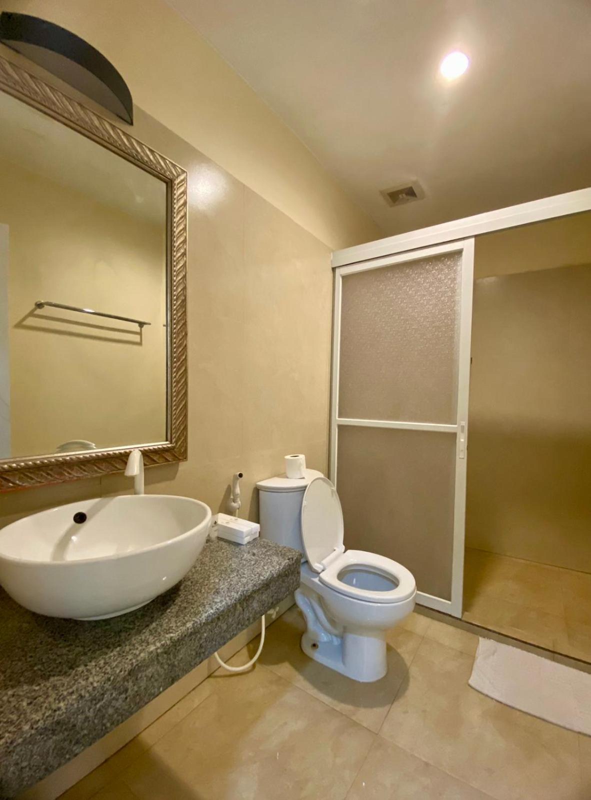 Deluxe Family Room (West Wing)