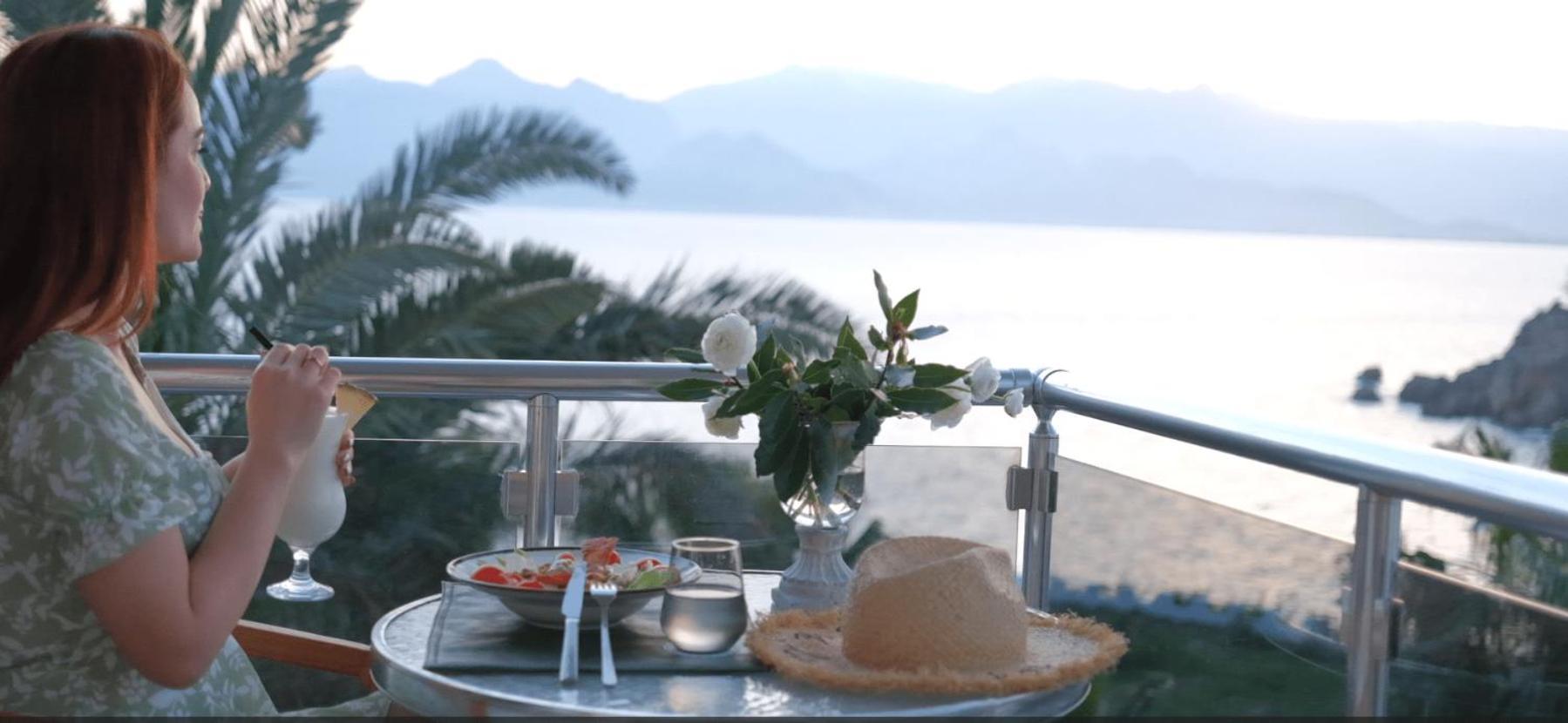 Family Room with Balcony,1563653686:JPEG