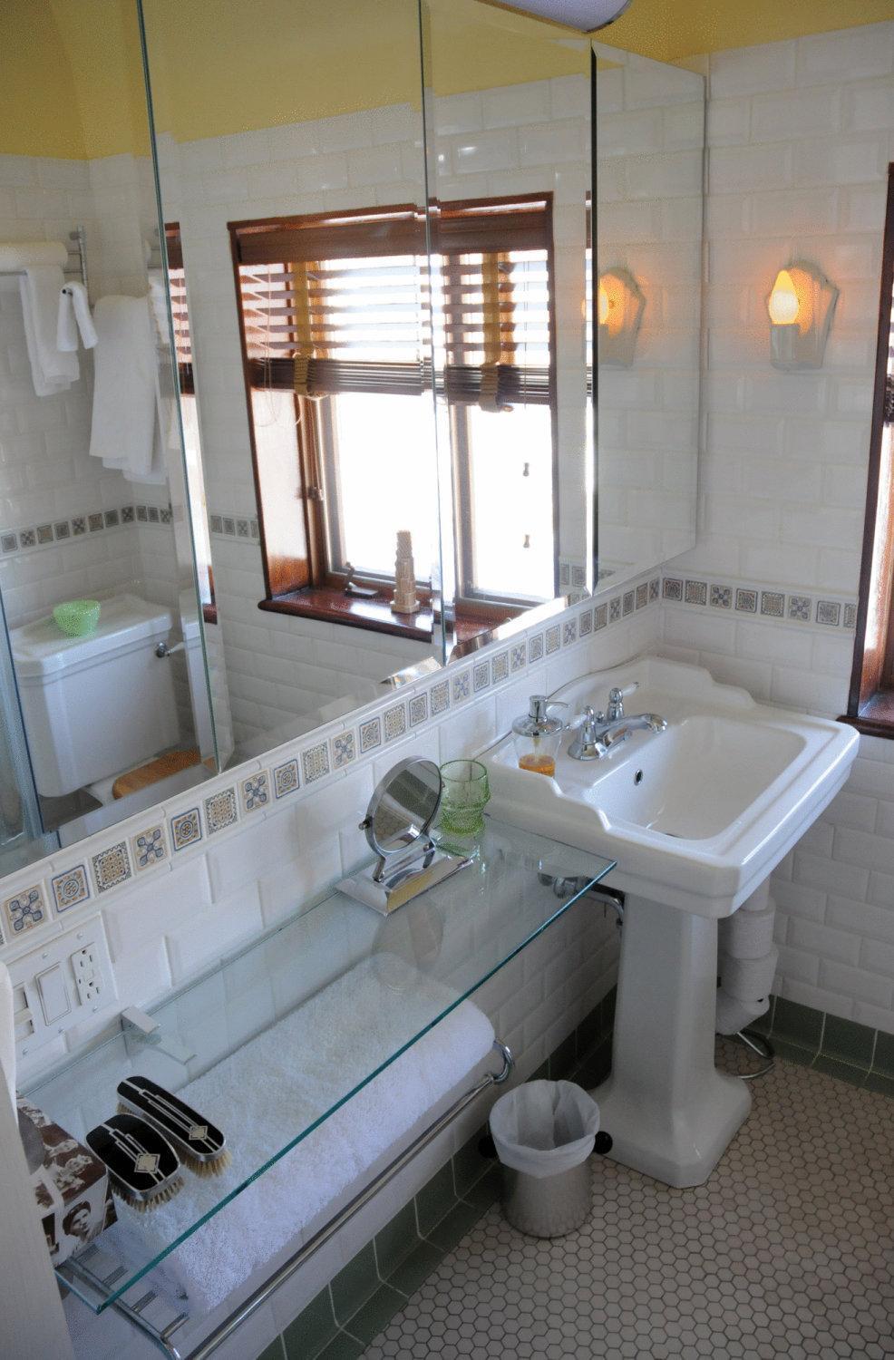 Standard Double Room with Shared Toilet
