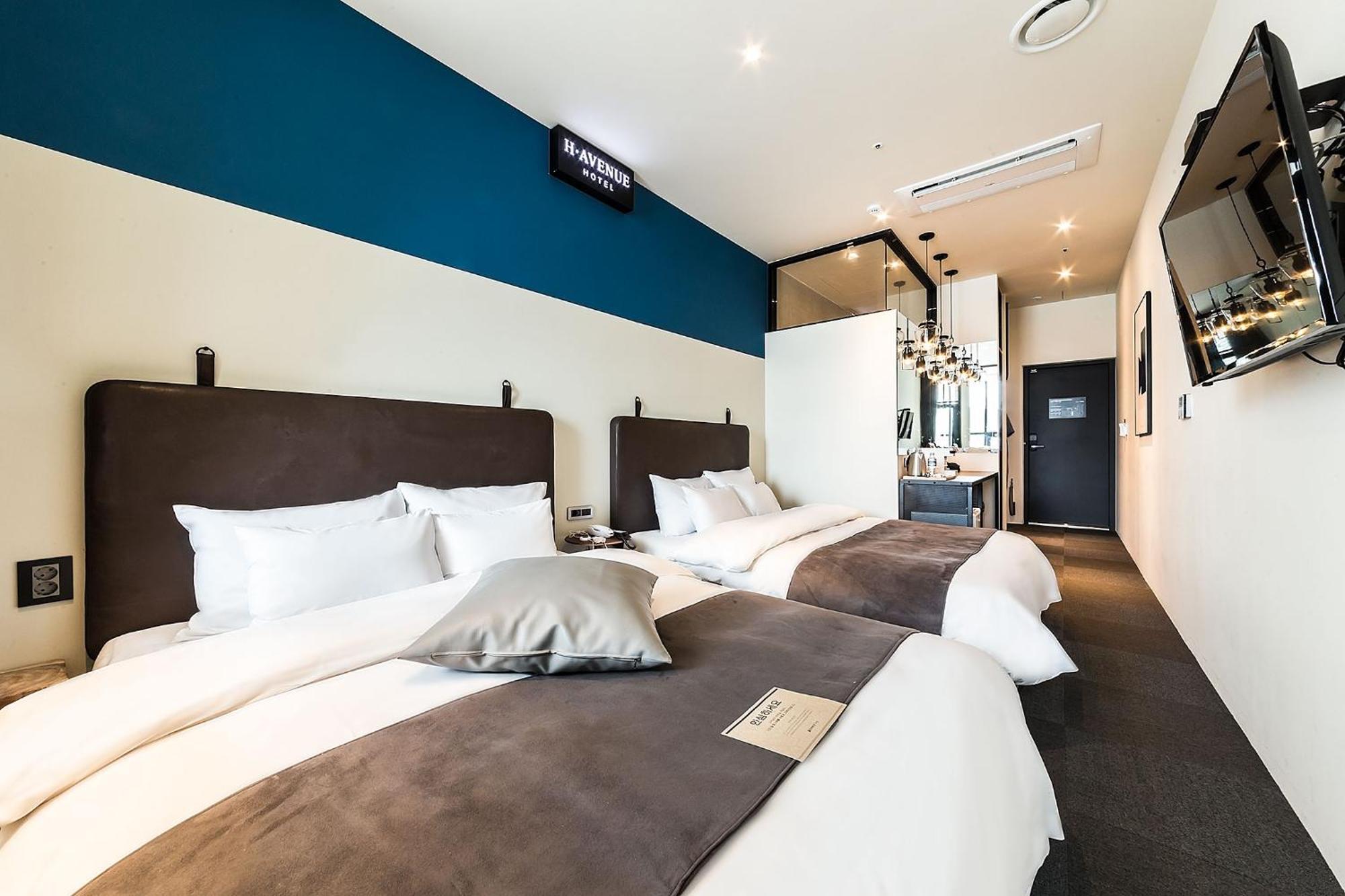 Double or Twin Room with Side Sea View