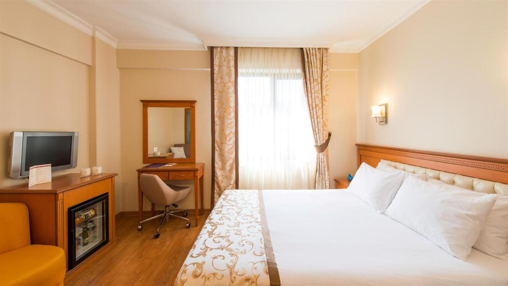 Standard Double or Twin Room,779136549:JPEG