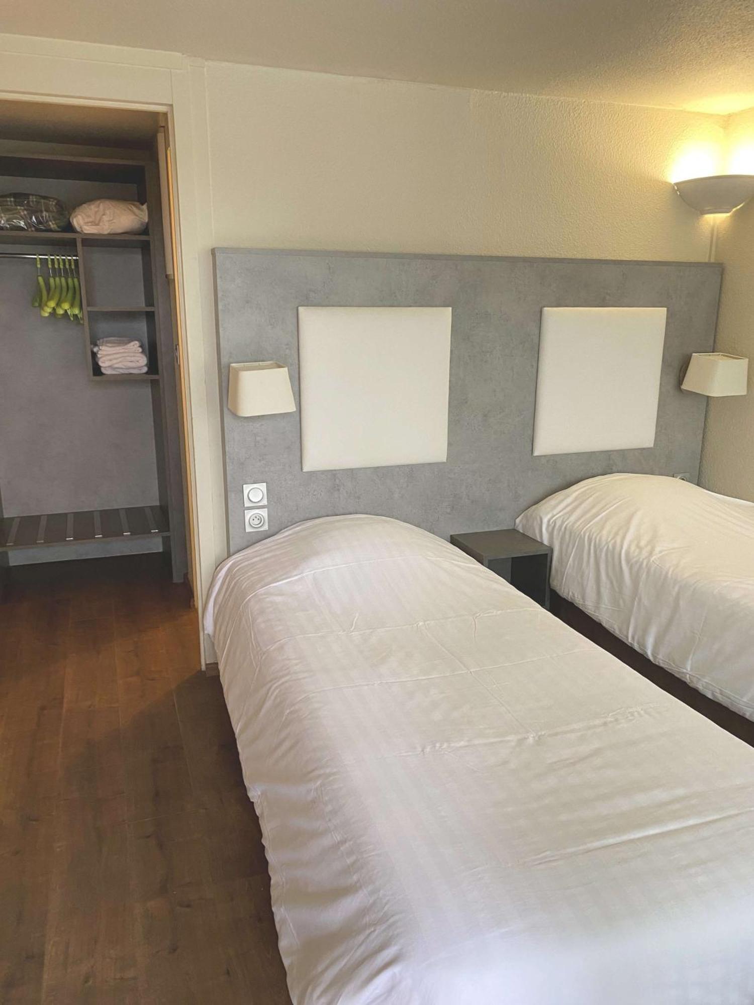 Chambre Lits Jumeaux (2 Lits Simples et 1 Lit Junior (10 ans et Moins)