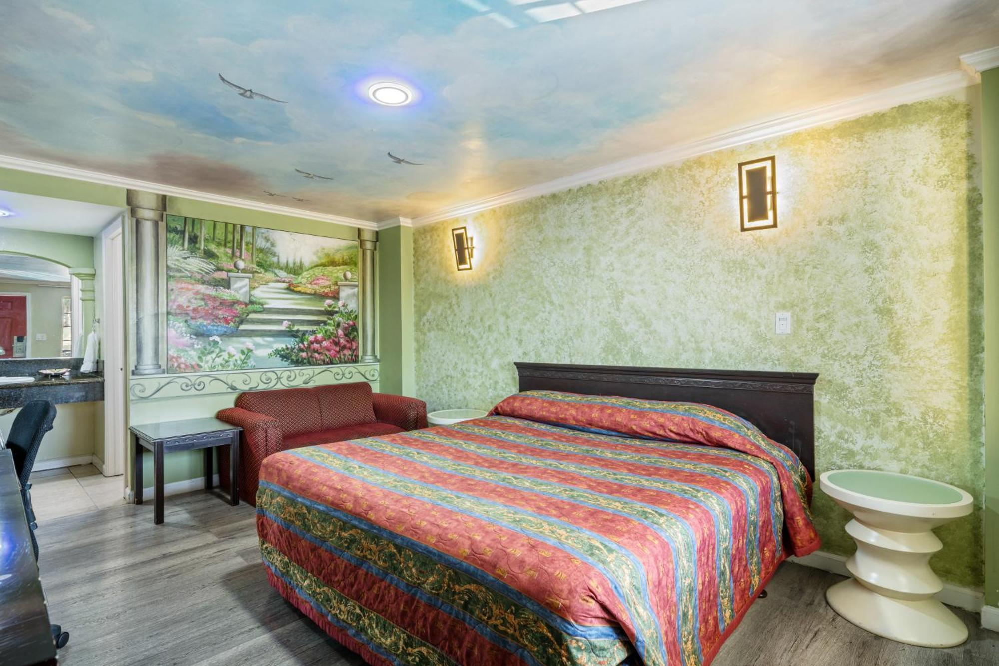 King Room,1604772953:JPEG