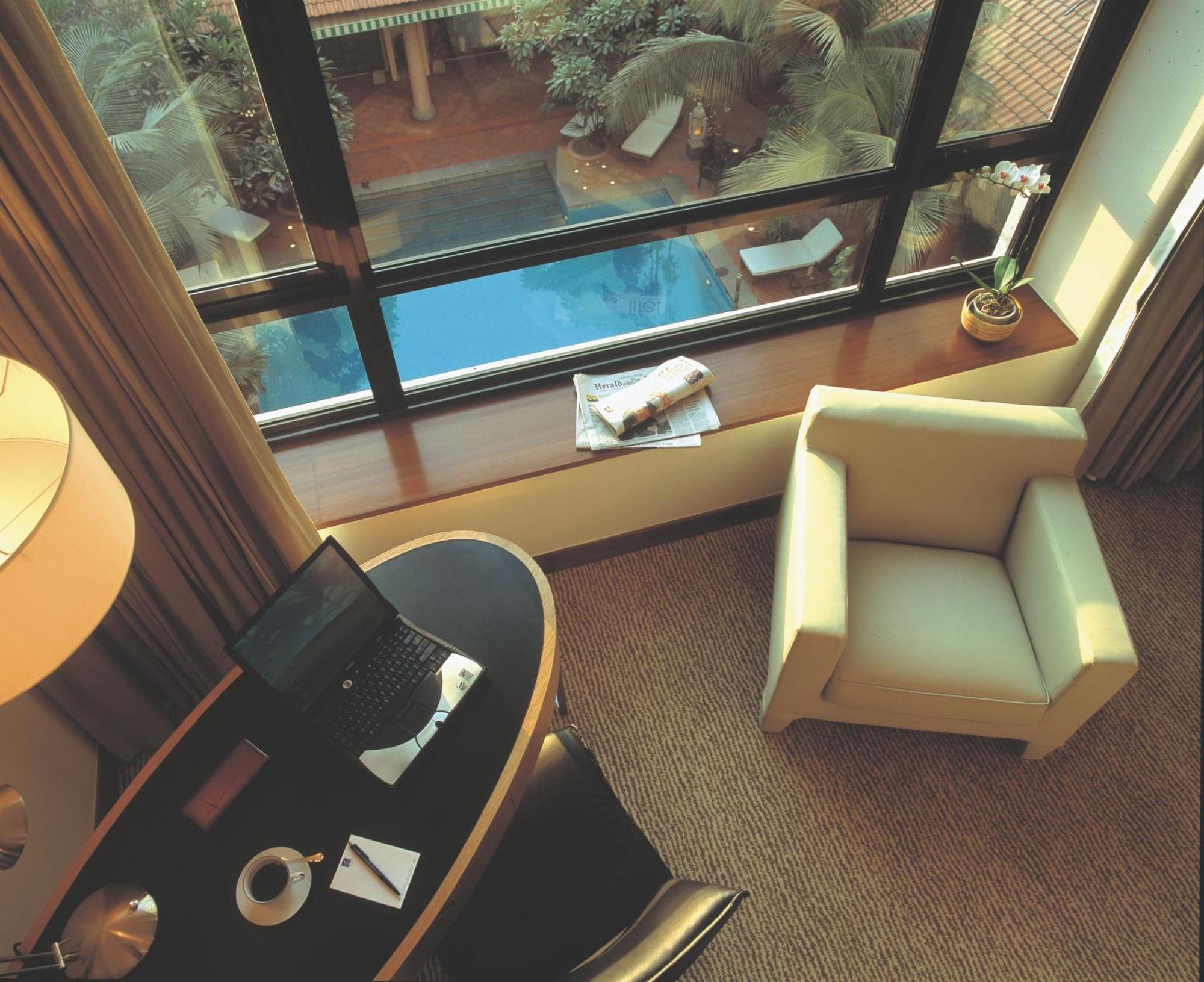 Junior Suite with Airport transfer, 04 Pieces of Laundry Daily, Afternoon Tea and Evening Cocktail,1697821771:JPEG