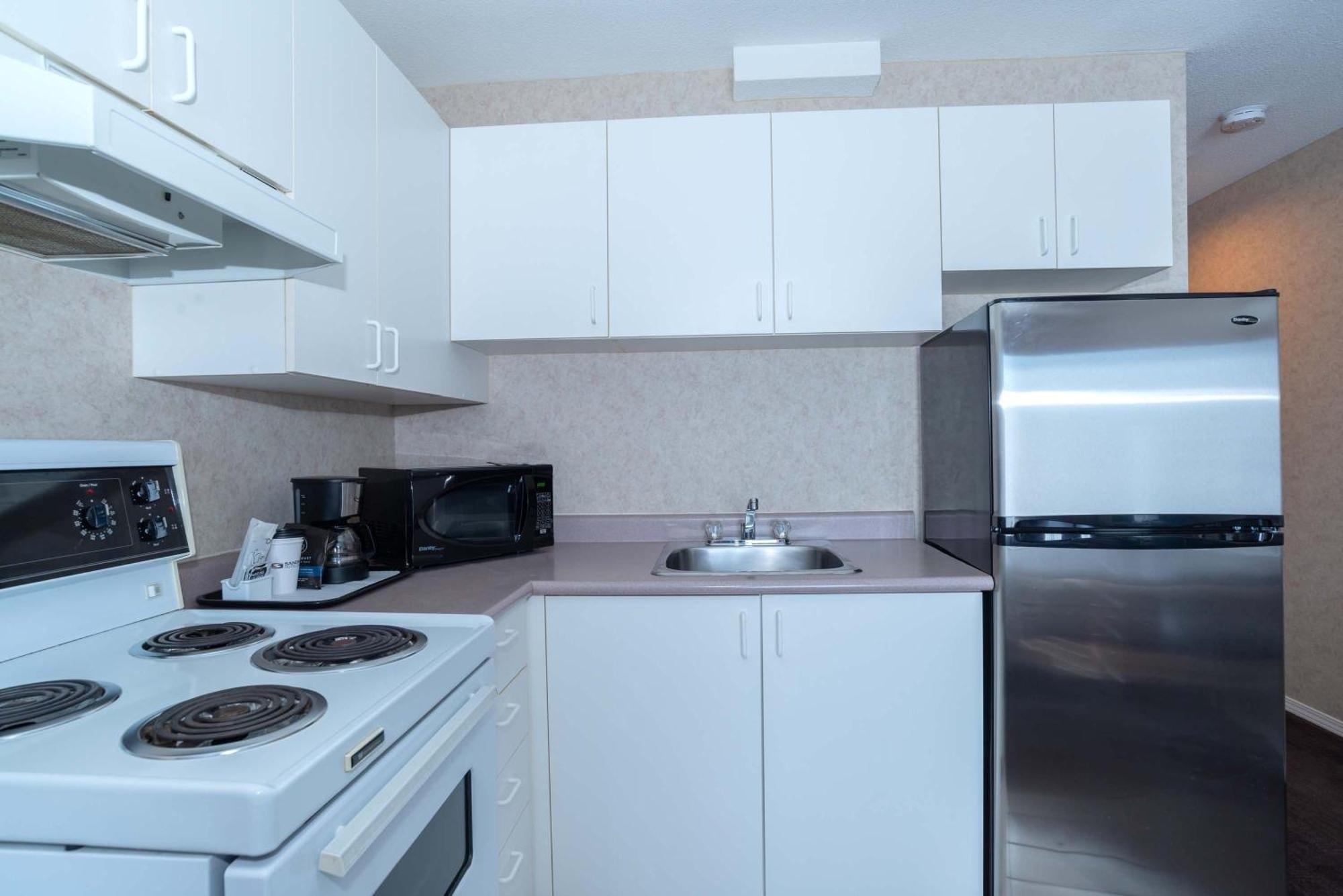 Studio Suite, 1 Queen Bed, Kitchen,1629398501:JPEG