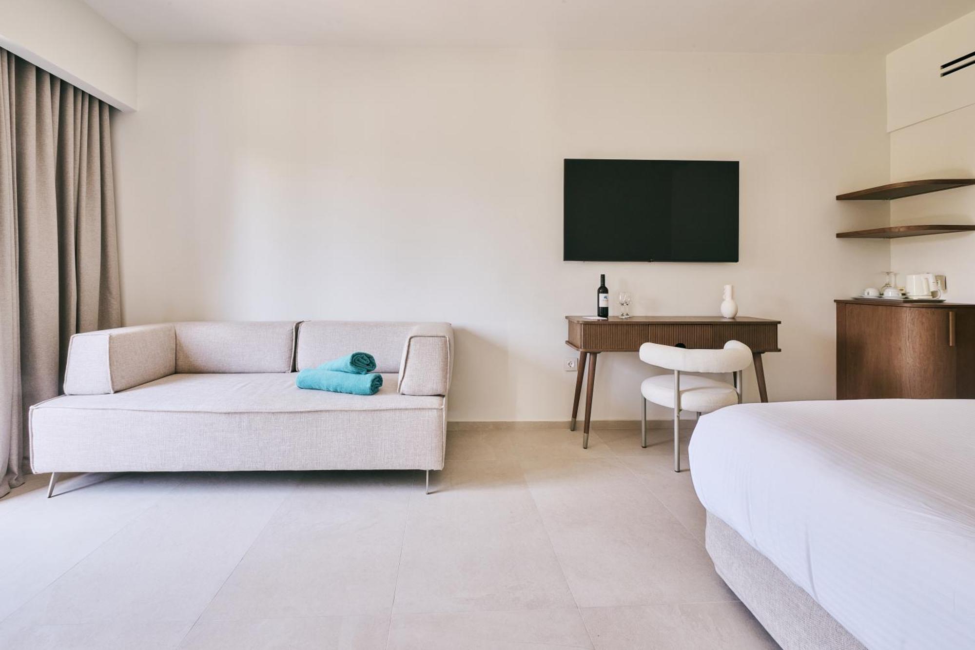 Junior Suite with Garden View,1629888679:JPEG