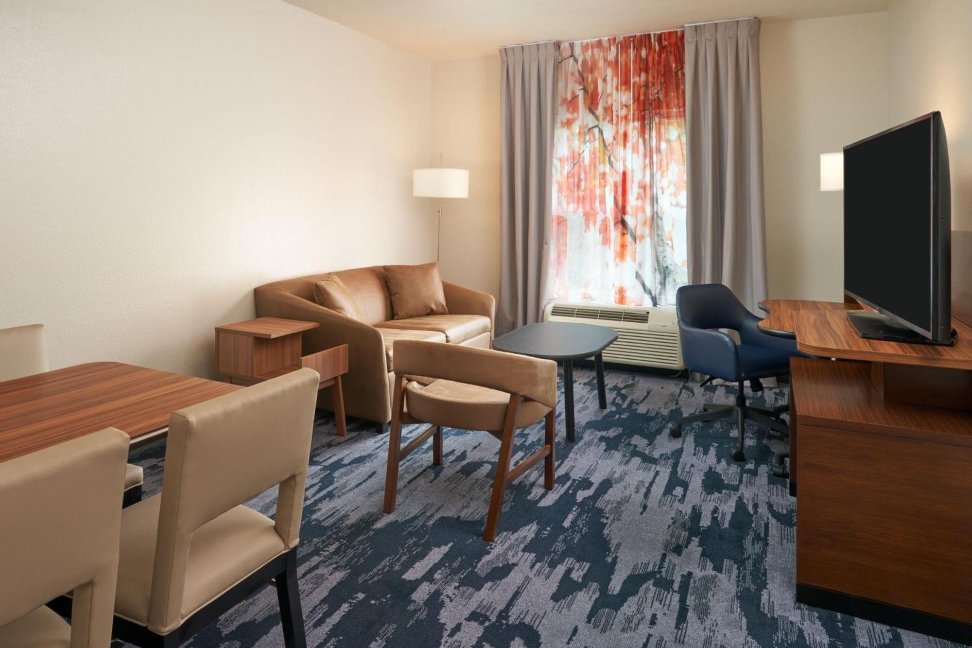 One-Bedroom King Suite with Sofa Bed,1674706749:JPEG