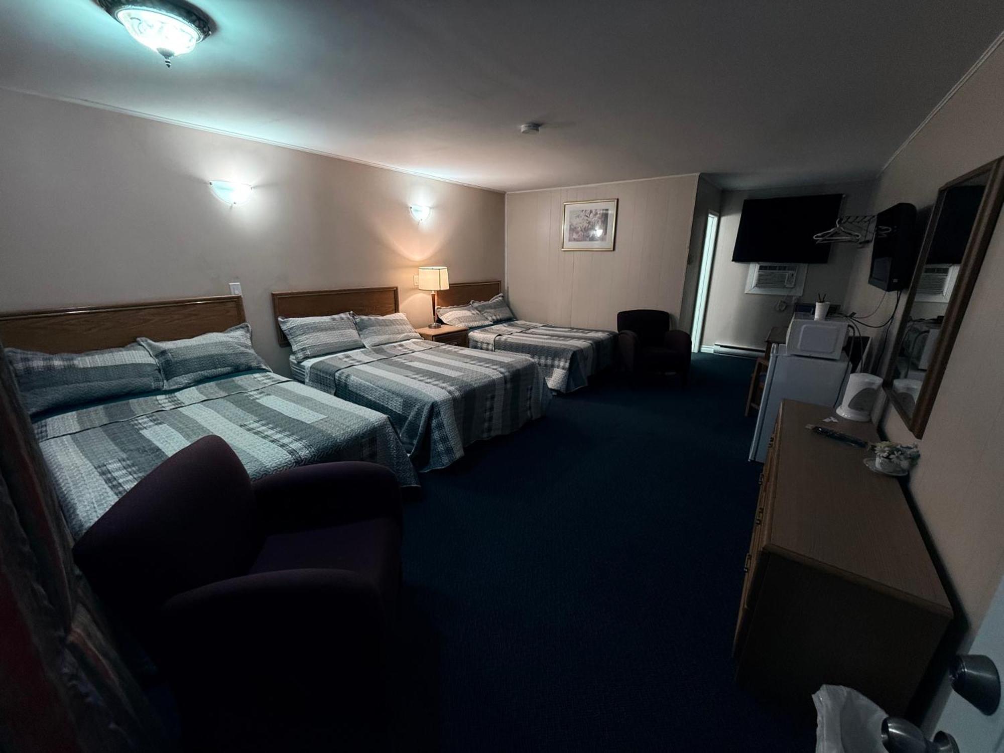 Large Family Room,1646907998:JPEG