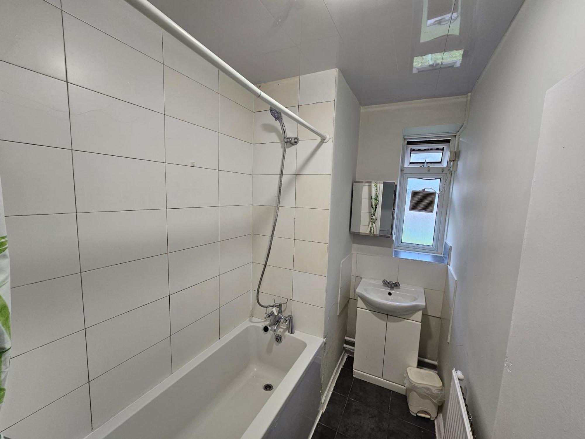 Double Room,1651111271:JPEG