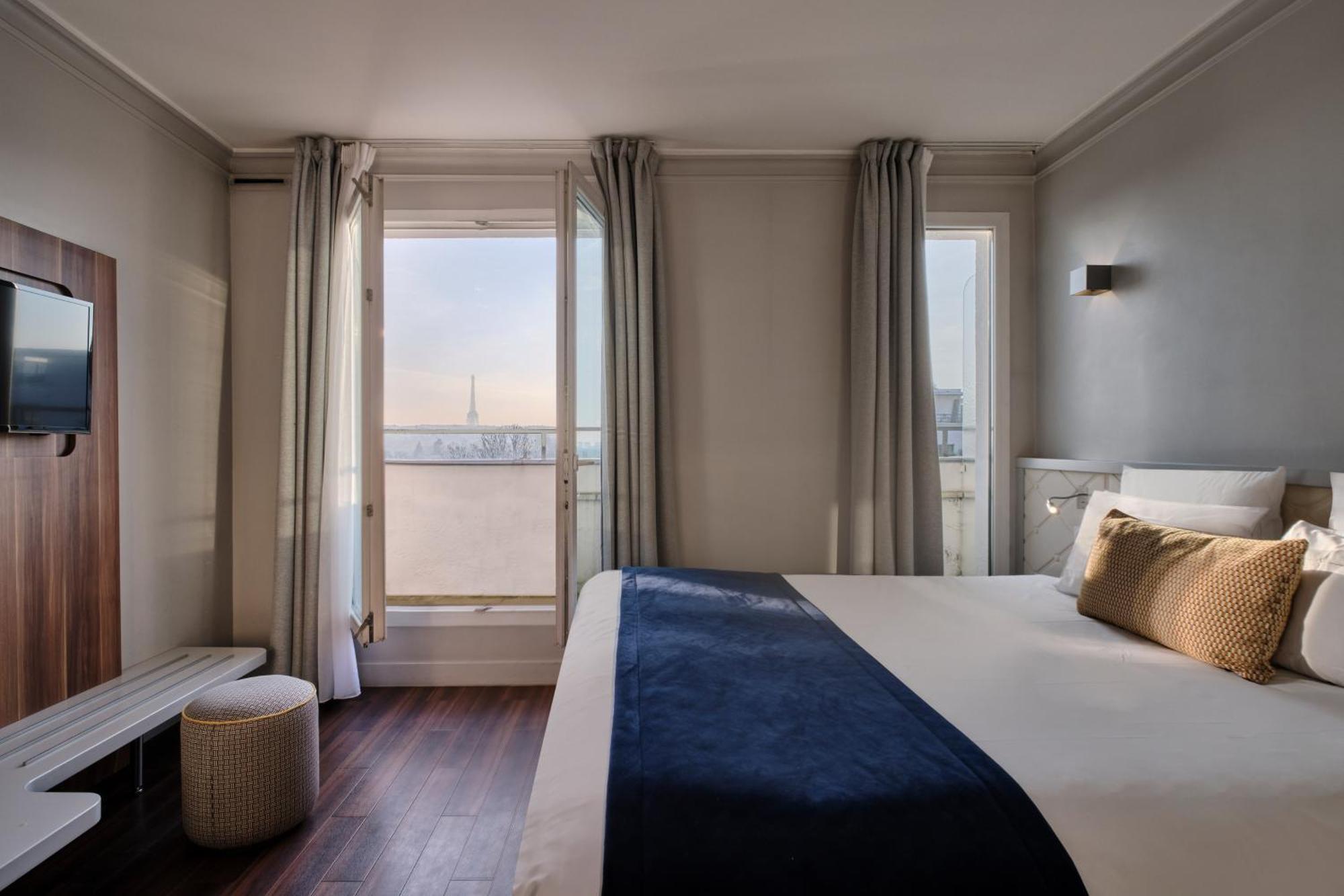 Junior Suite mit Aussicht auf den Eiffelturm