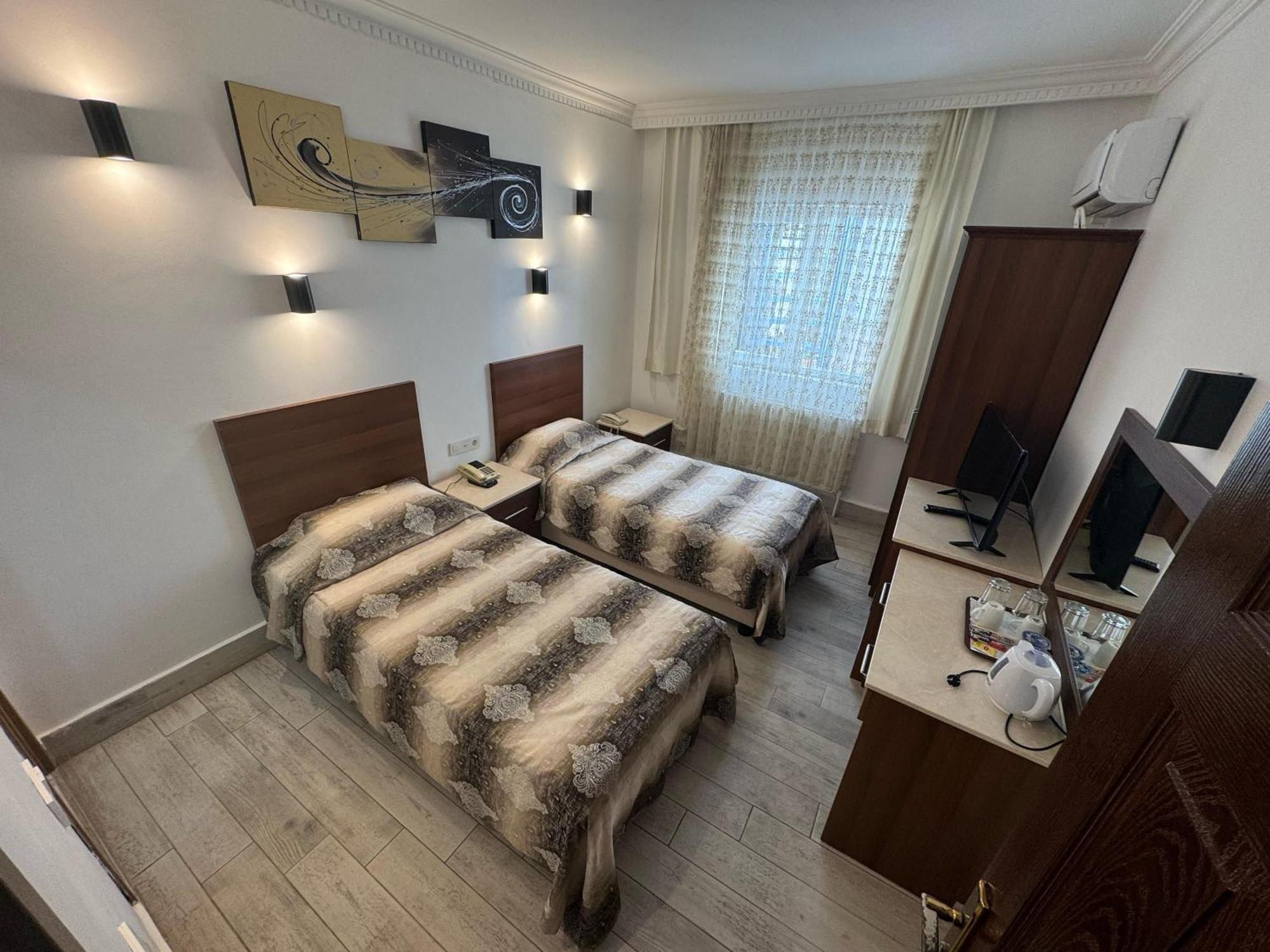Twin Room,1652773941:JPEG