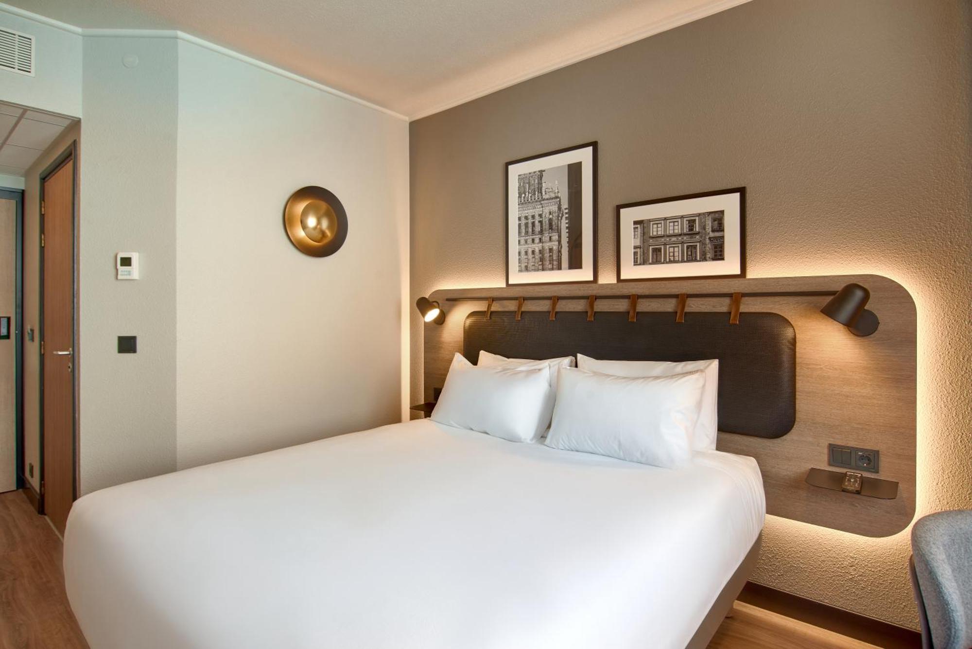 Superior Room - 1 Queen Bed,1660282466:JPEG