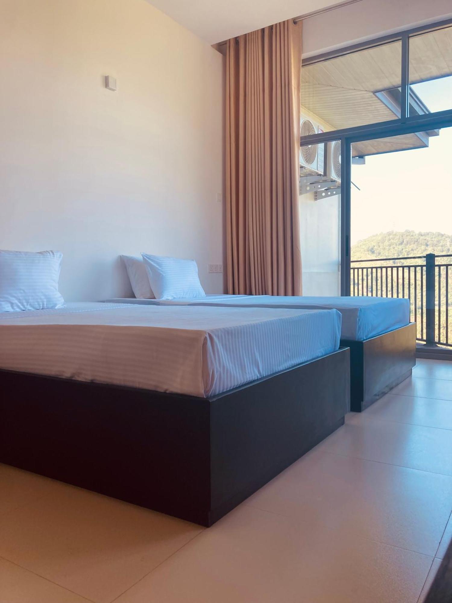 Deluxe Double or Twin Room with Mountain View