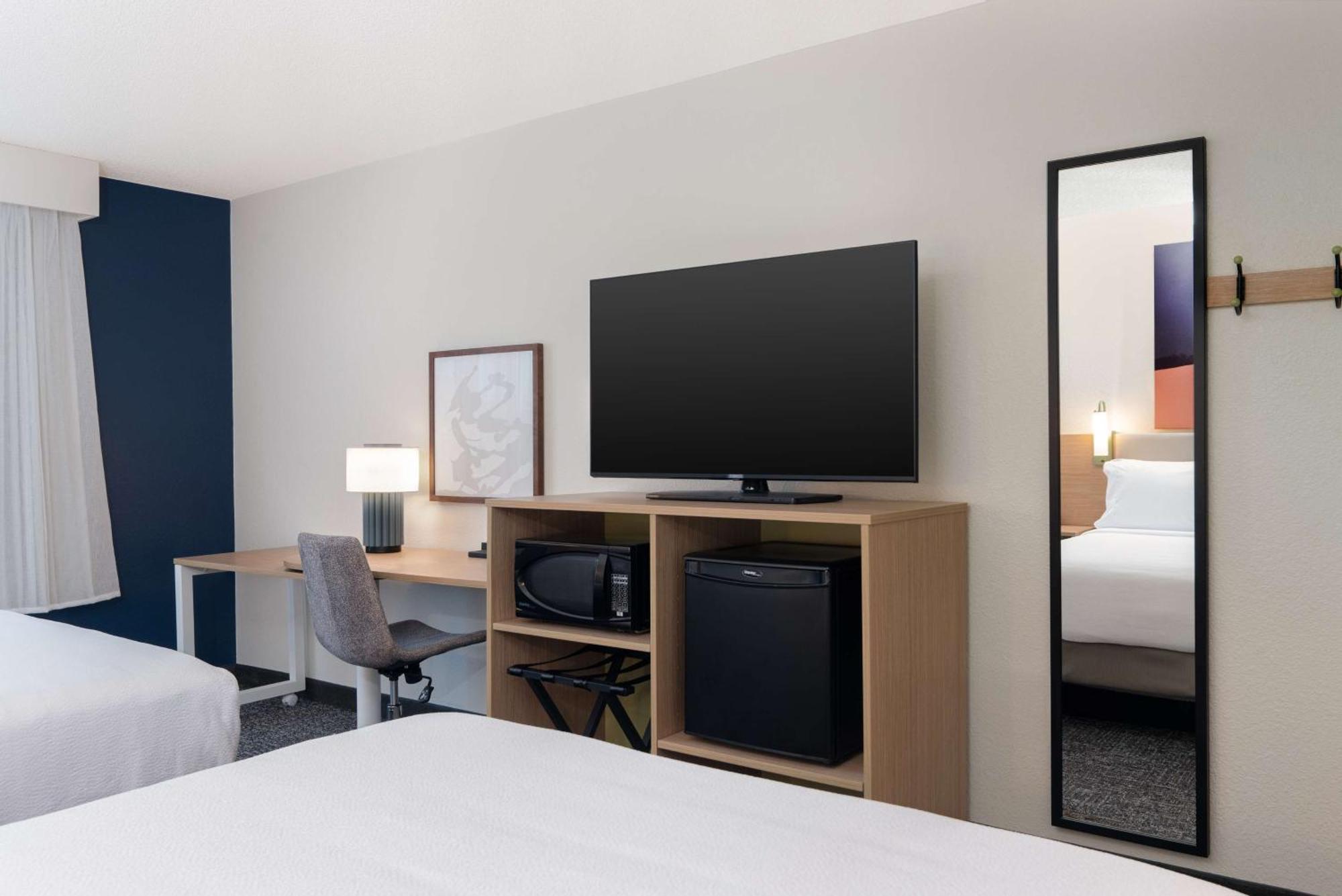 Queen Room with Two Queen Beds,1665424200:JPEG