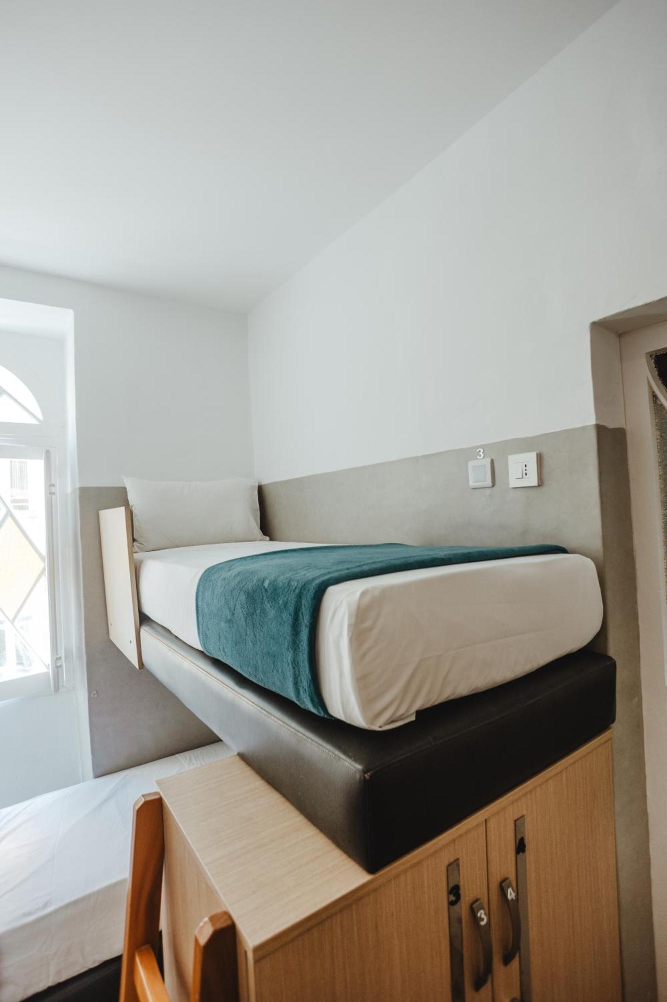 Etagenbett im gemischten Schlafsaal