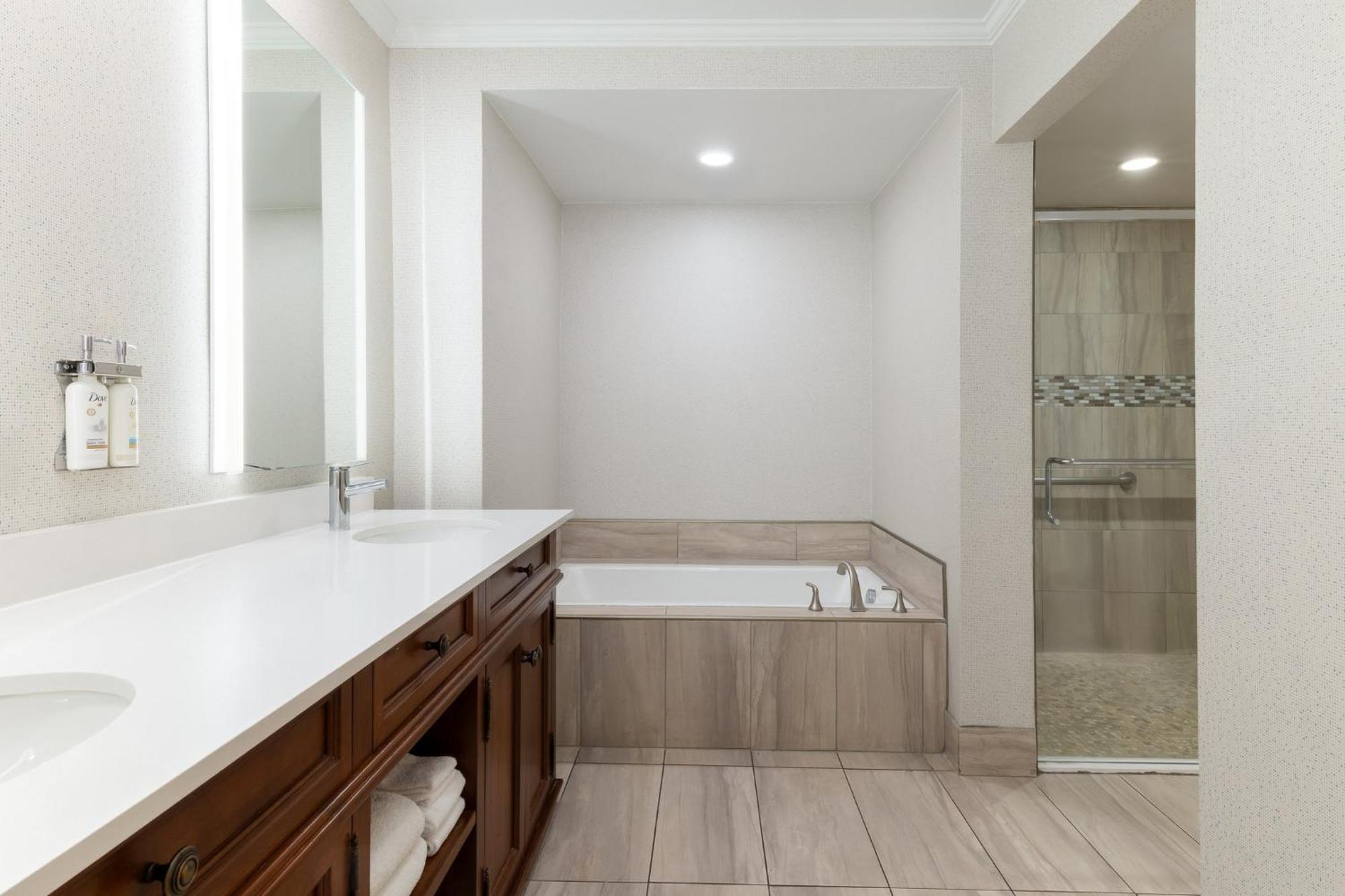 Standard King Room with City View,1676737315:JPEG