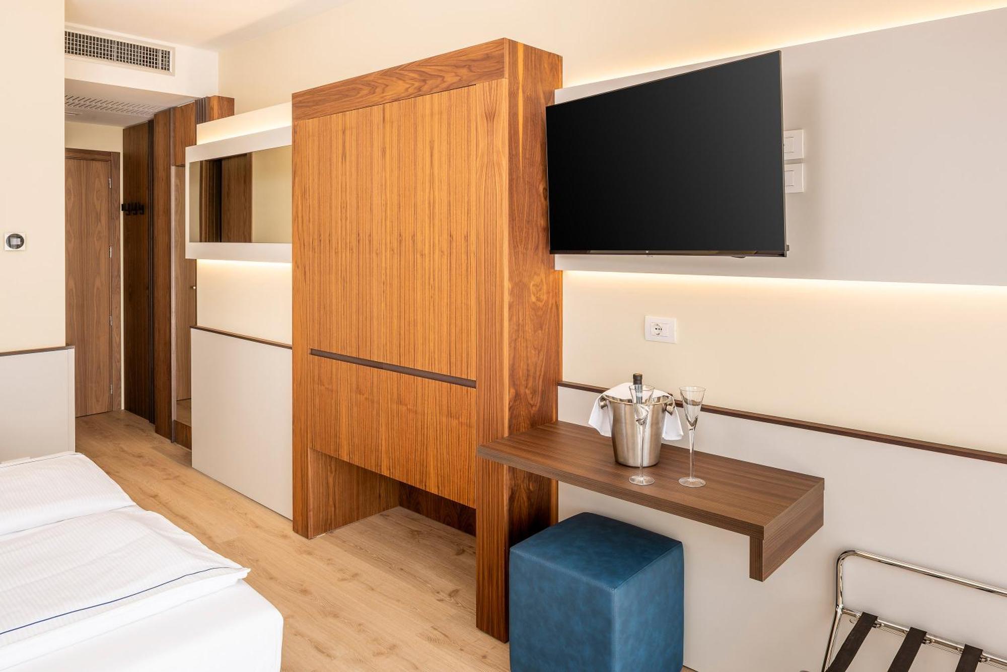 Superior Double or Twin Room,1671868083:JPEG