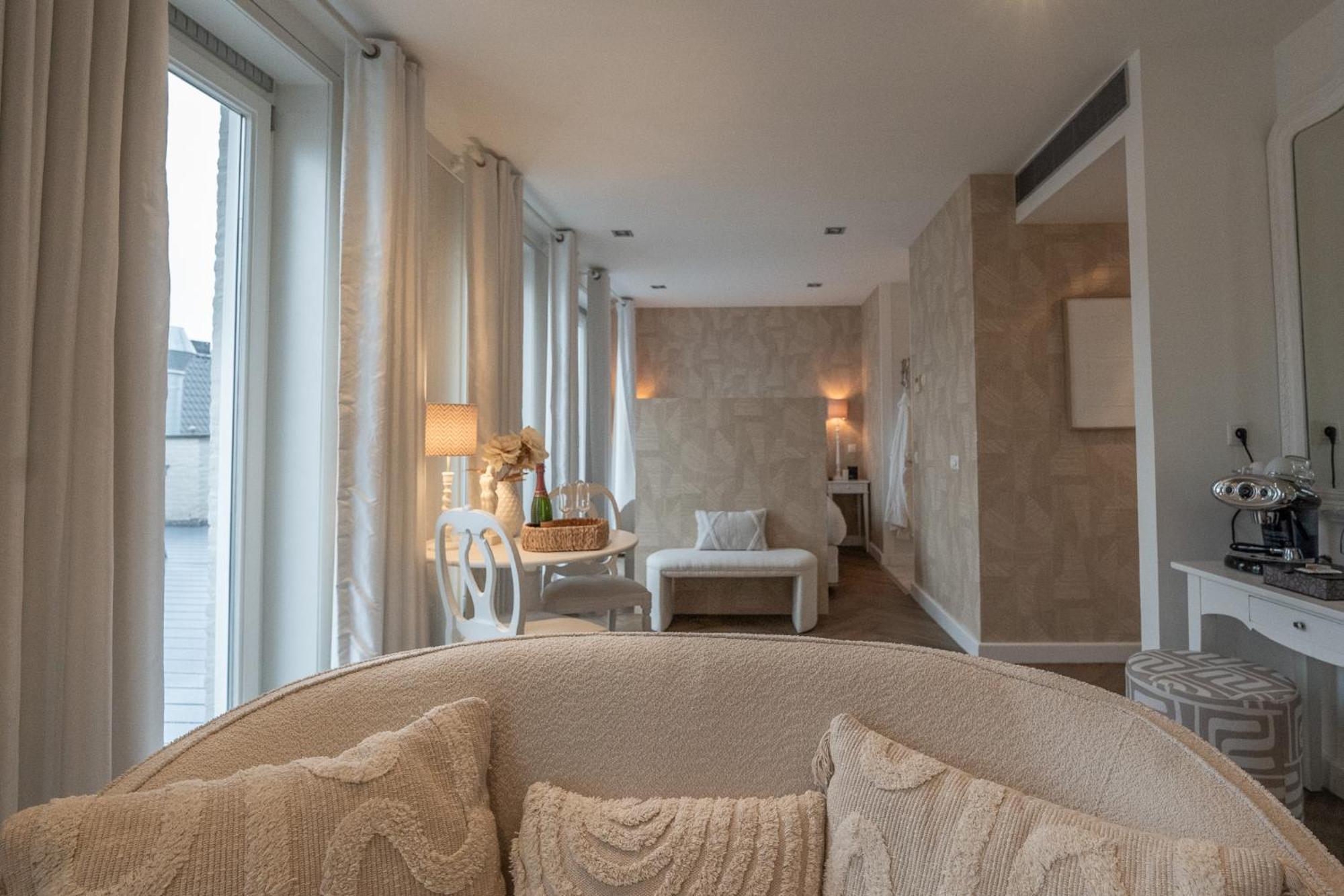 Deluxe Suite with Balcony