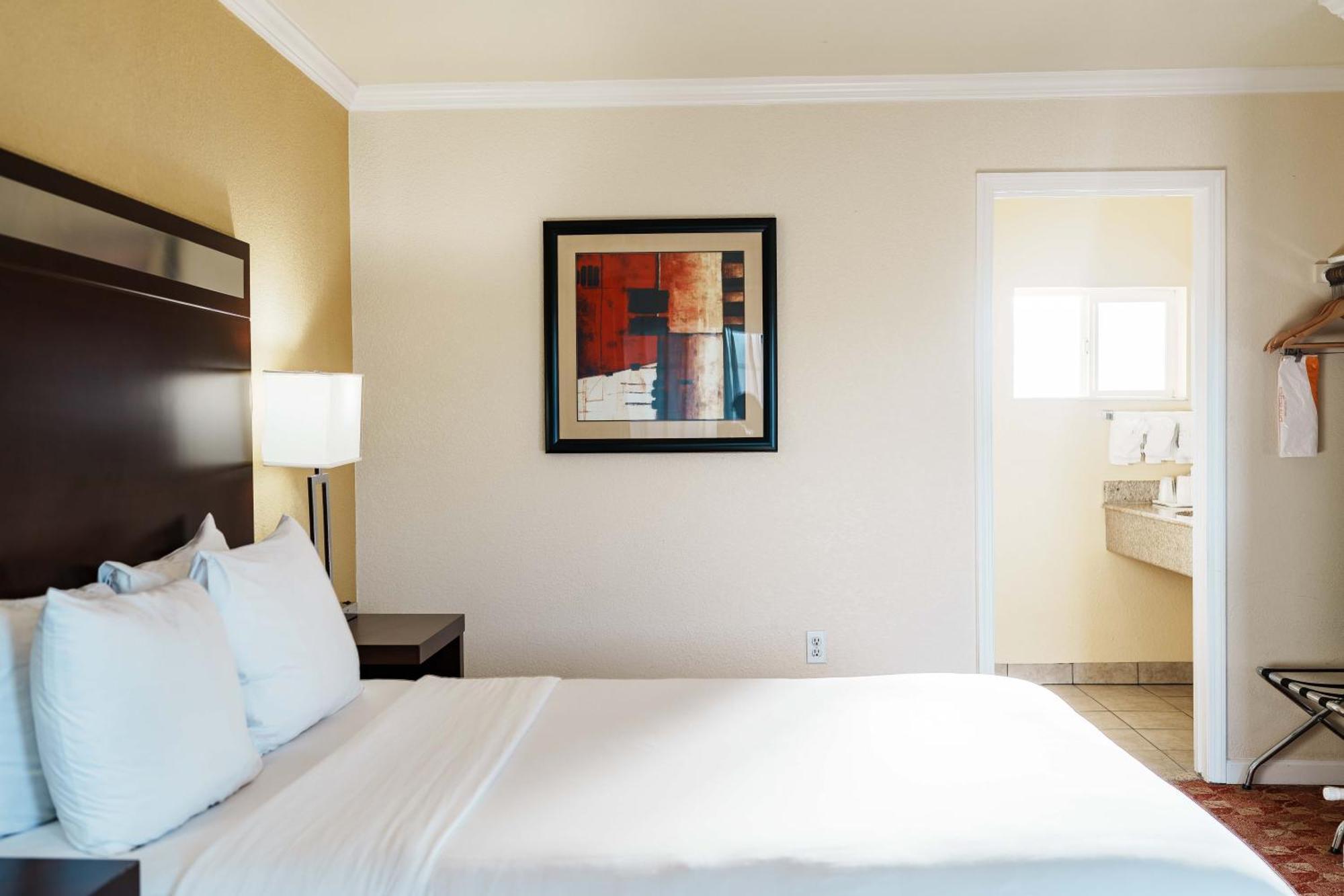 King Room - Non-Smoking