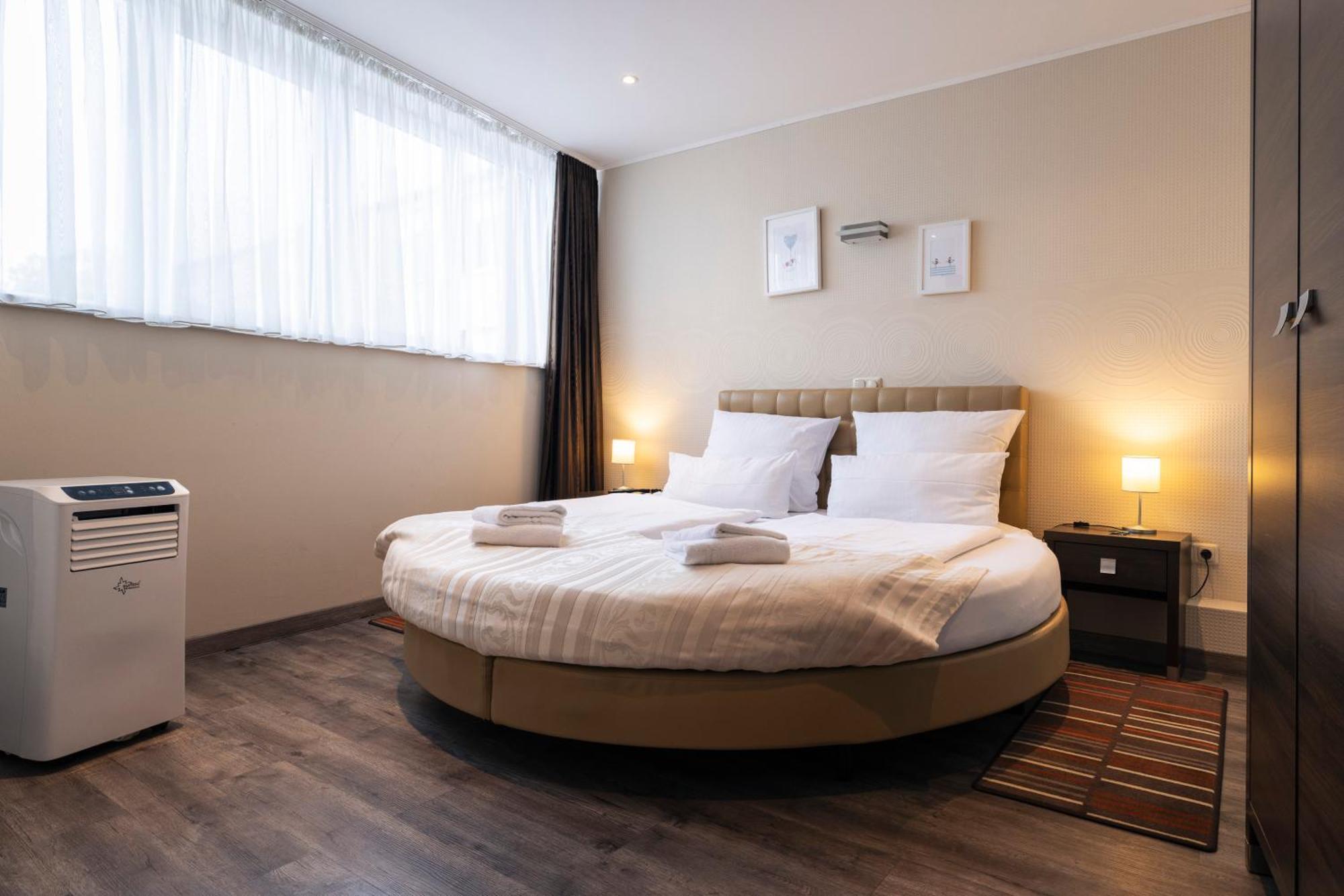 Junior Suite with Bath Tub