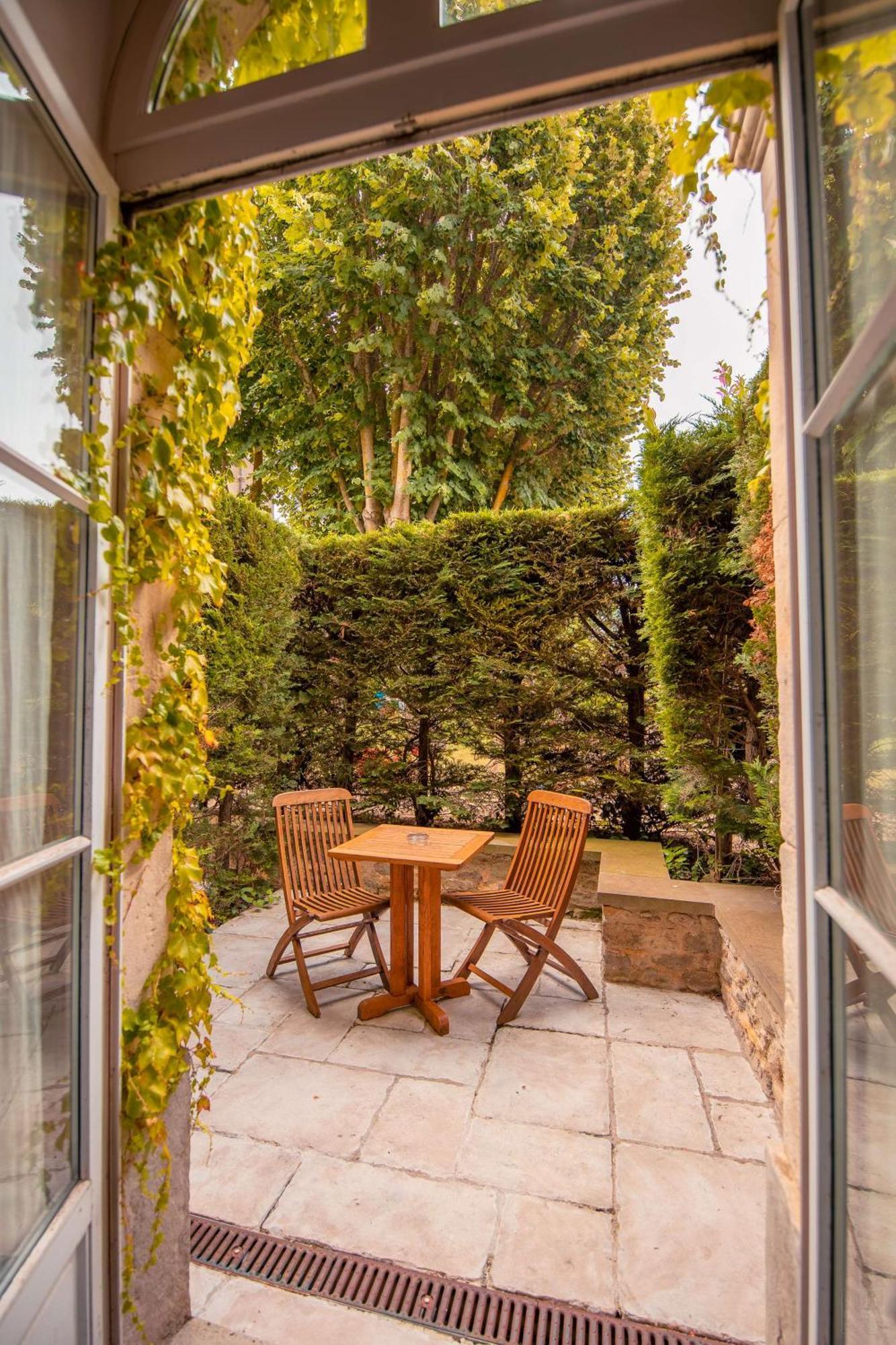 Family Room Garden View,1273715986:JPEG