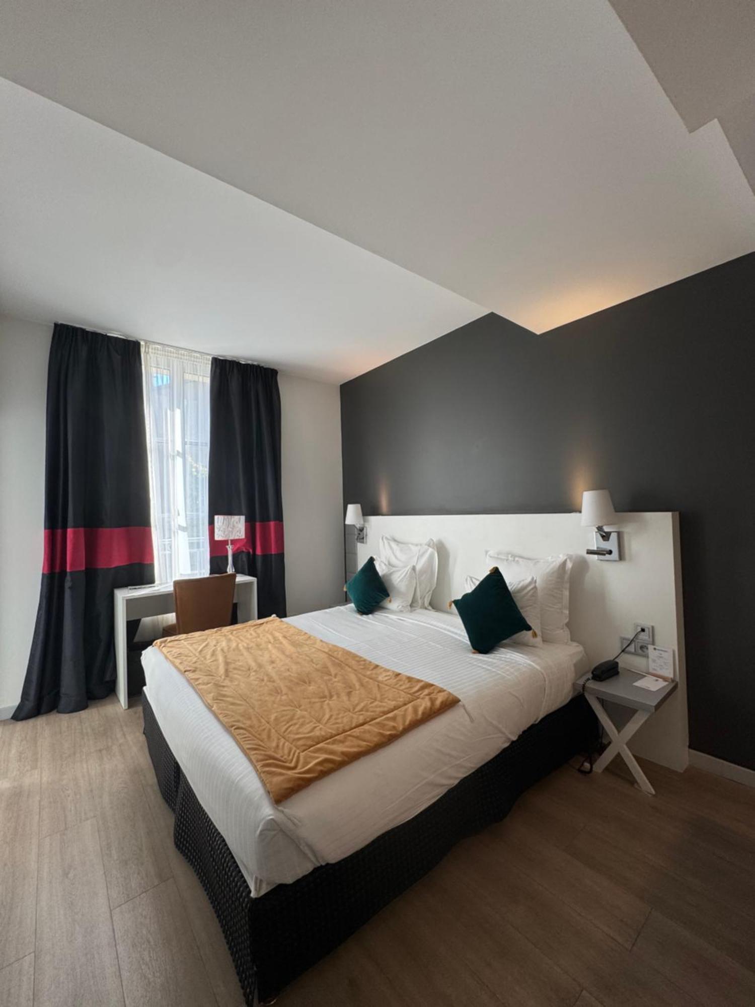 Superior Queen Room with Queen Bed - Non-Smoking