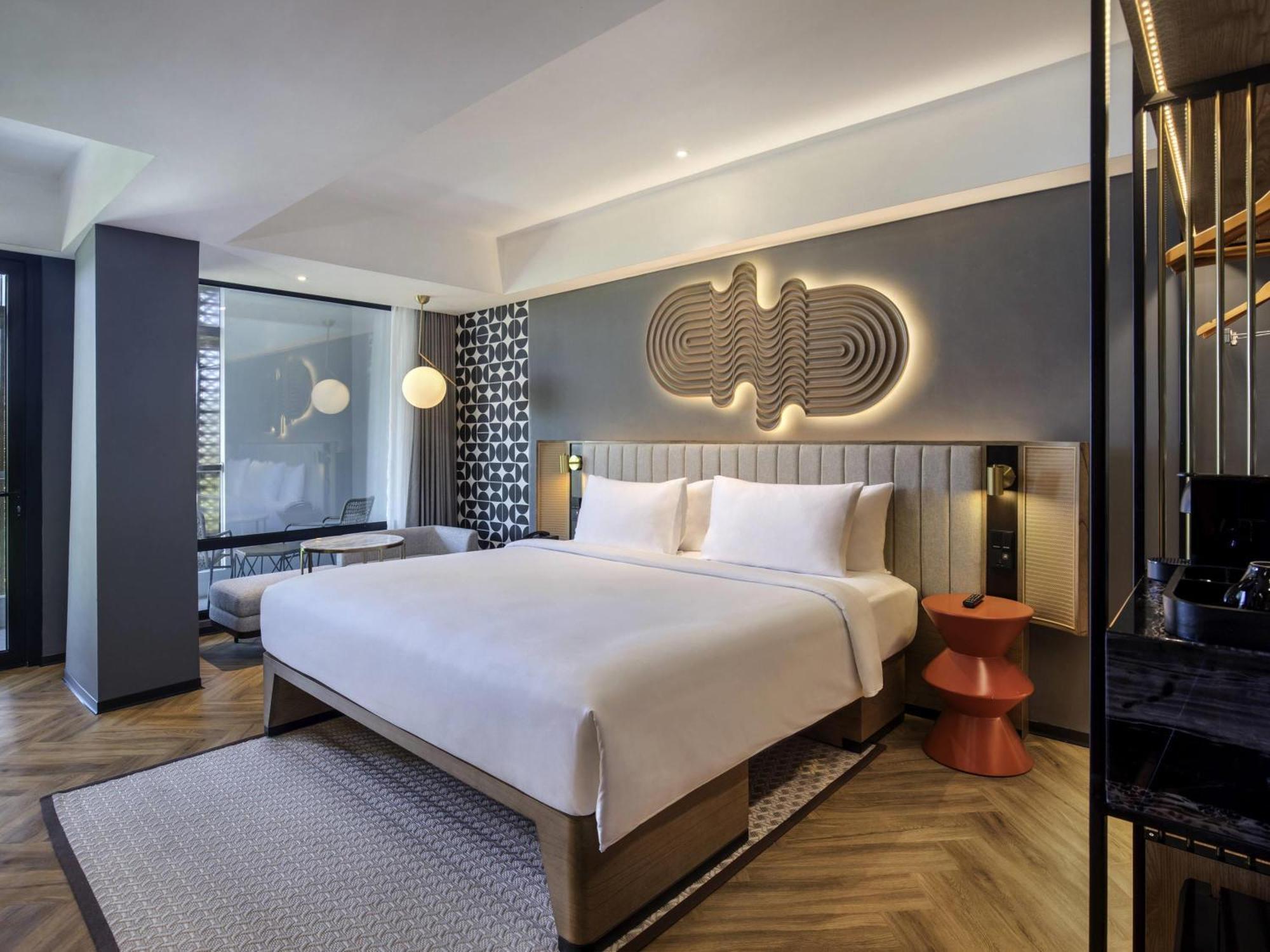 Comfort King Suite with Ocean View and Unlimited Self-Service Laundry