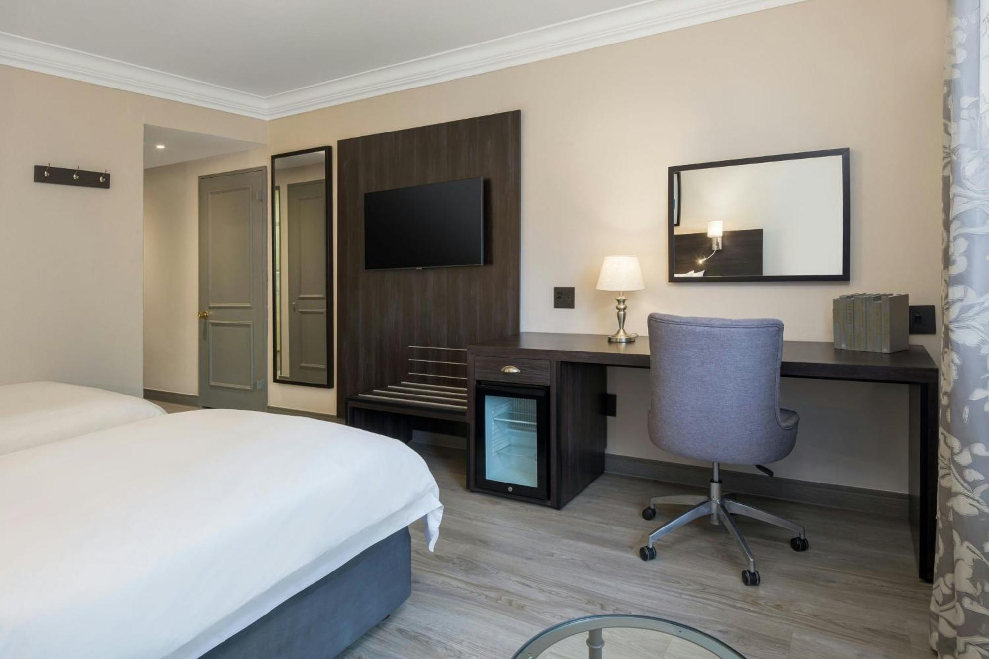 Guest Room, 1 King,1722900606:JPEG