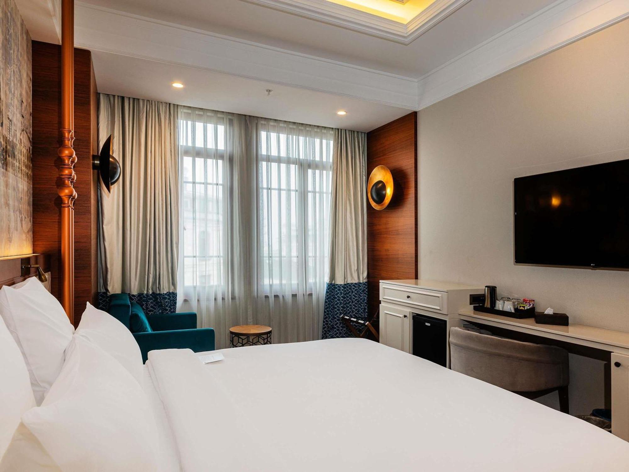 Deluxe King Room with Sofa Bed,1739540938:JPEG