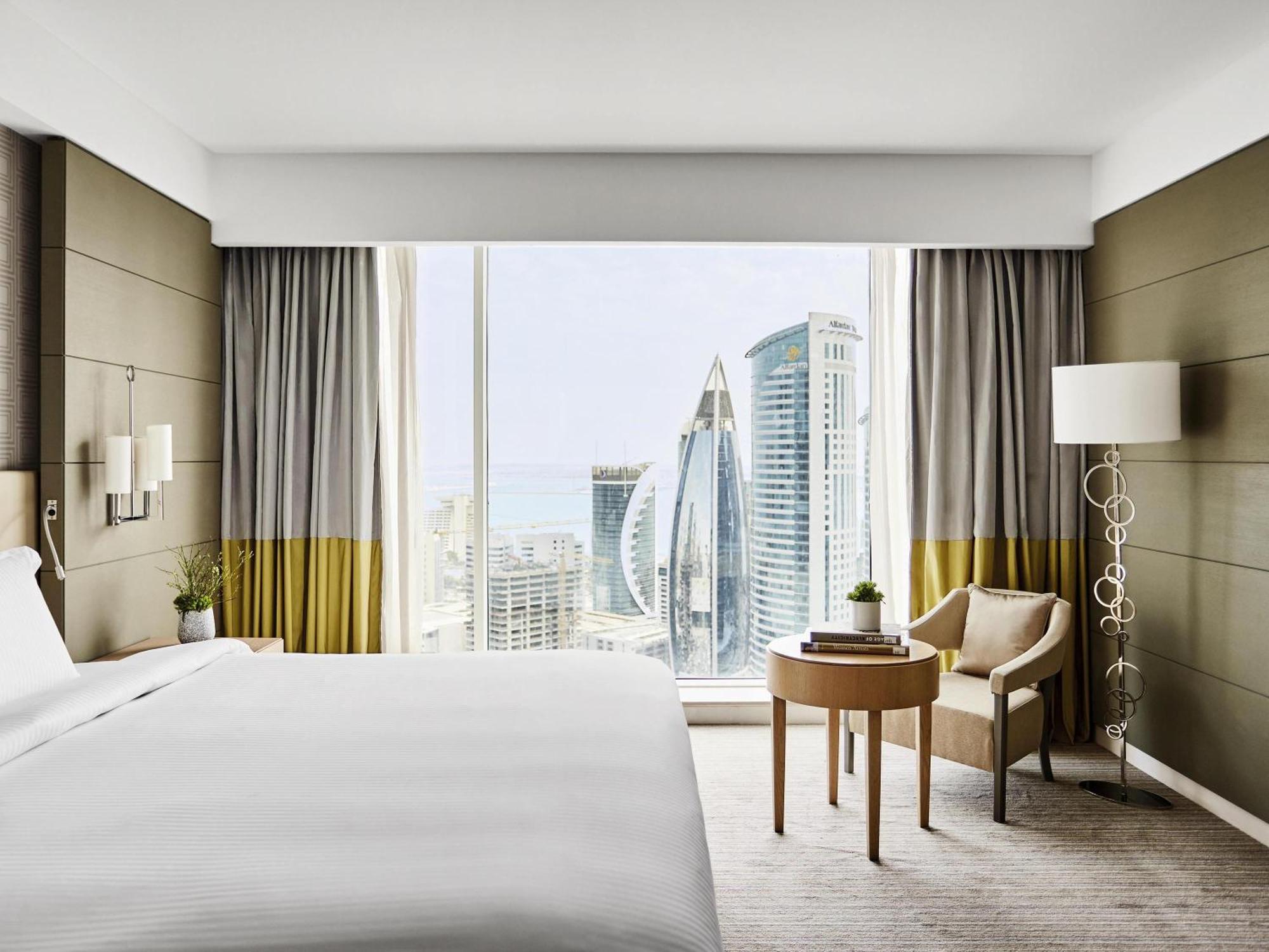 One-Bedroom Apartment with One King Bed and Balcony