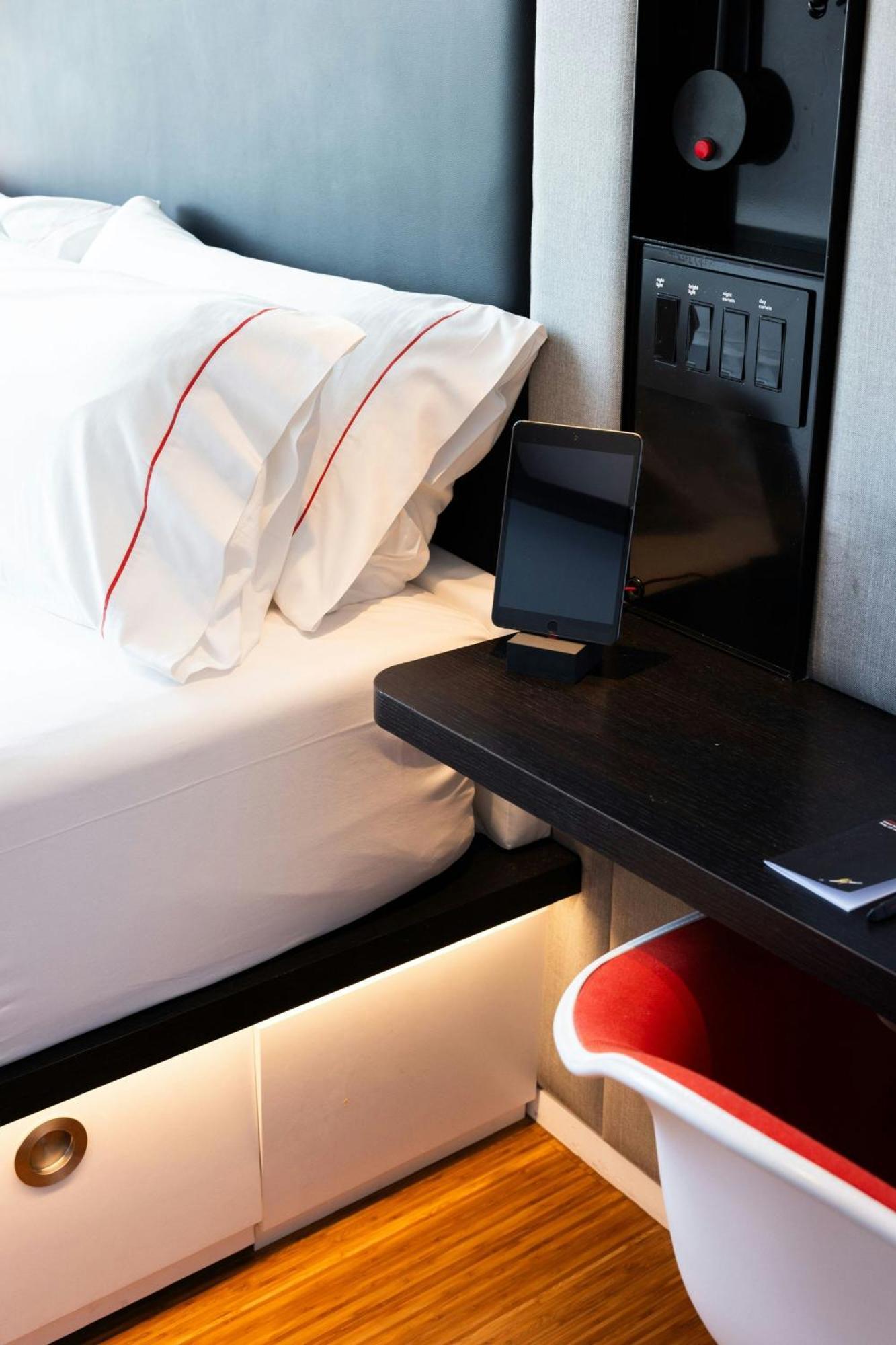 Zimmer mit Kingsize-Bett