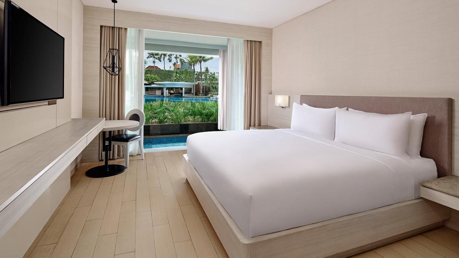 Premium Plunge Pool King with Free Daily Minibar
