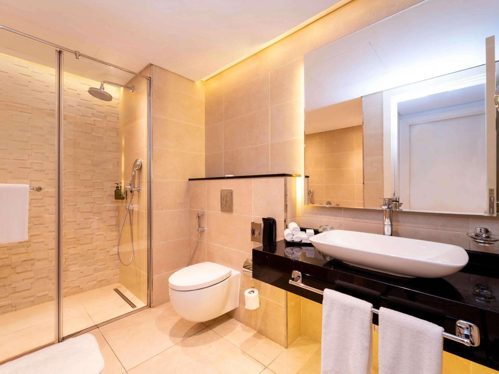 One Bedroom Suite King OR Twin Skyline View - Next to Metro Station
