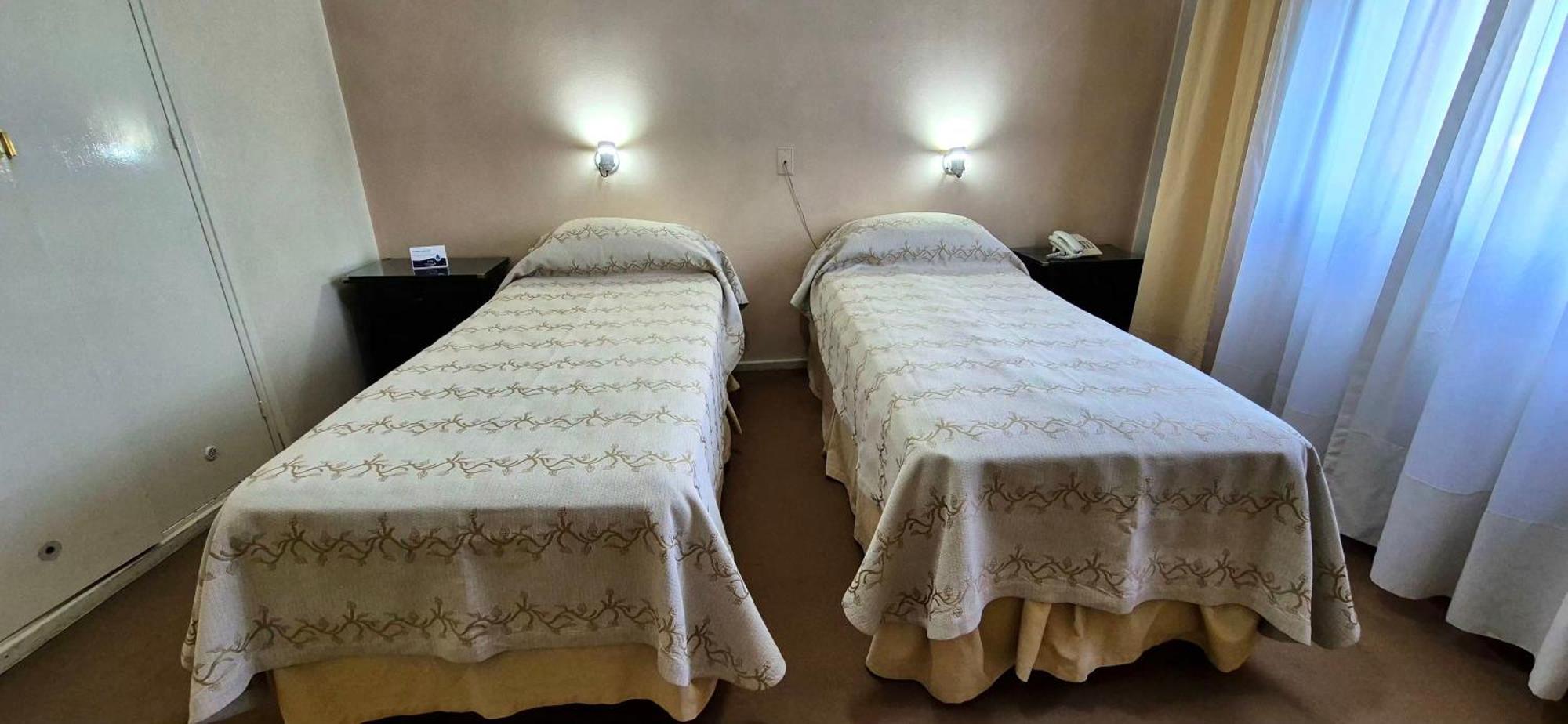 Twin Room,1742881626:JPEG