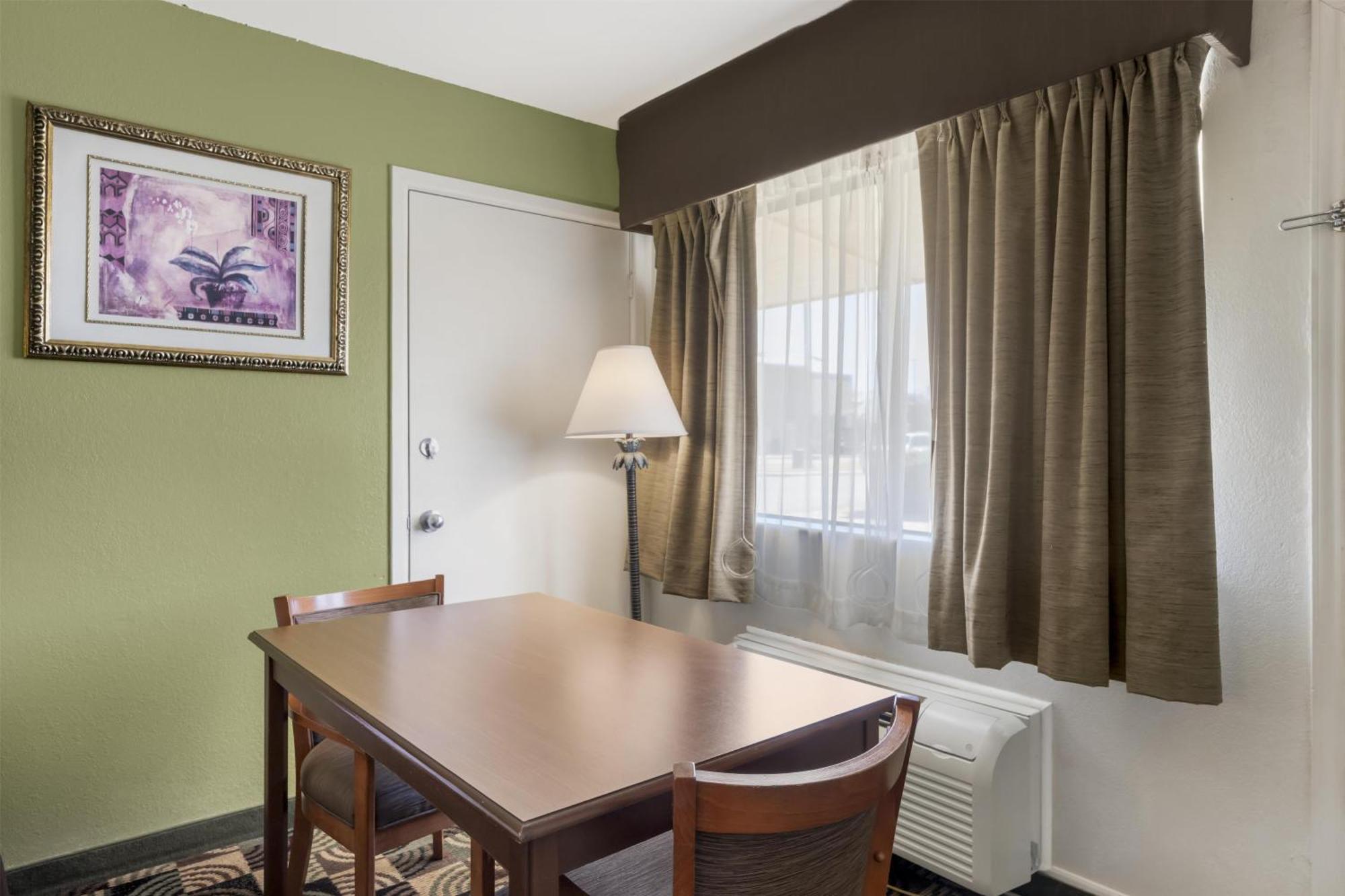 Queen Room with Two Queen Beds - Smoking