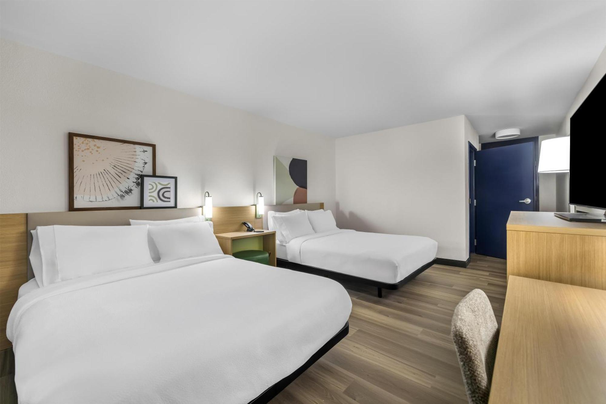 Queen Room with Two Queen Beds and Roll-In Shower - Disability Access