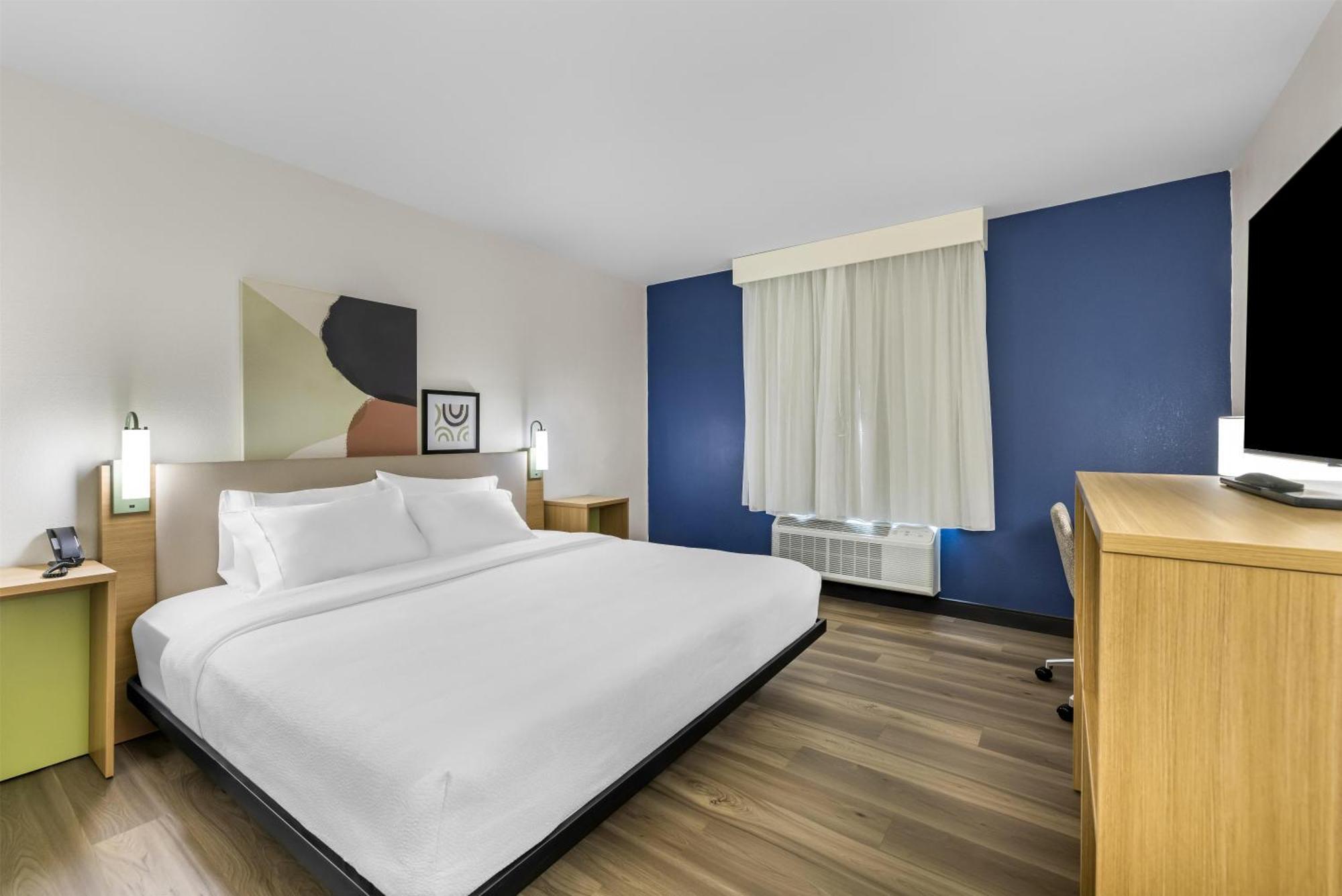 King Room with Roll-In Shower - Mobility and Hearing Access