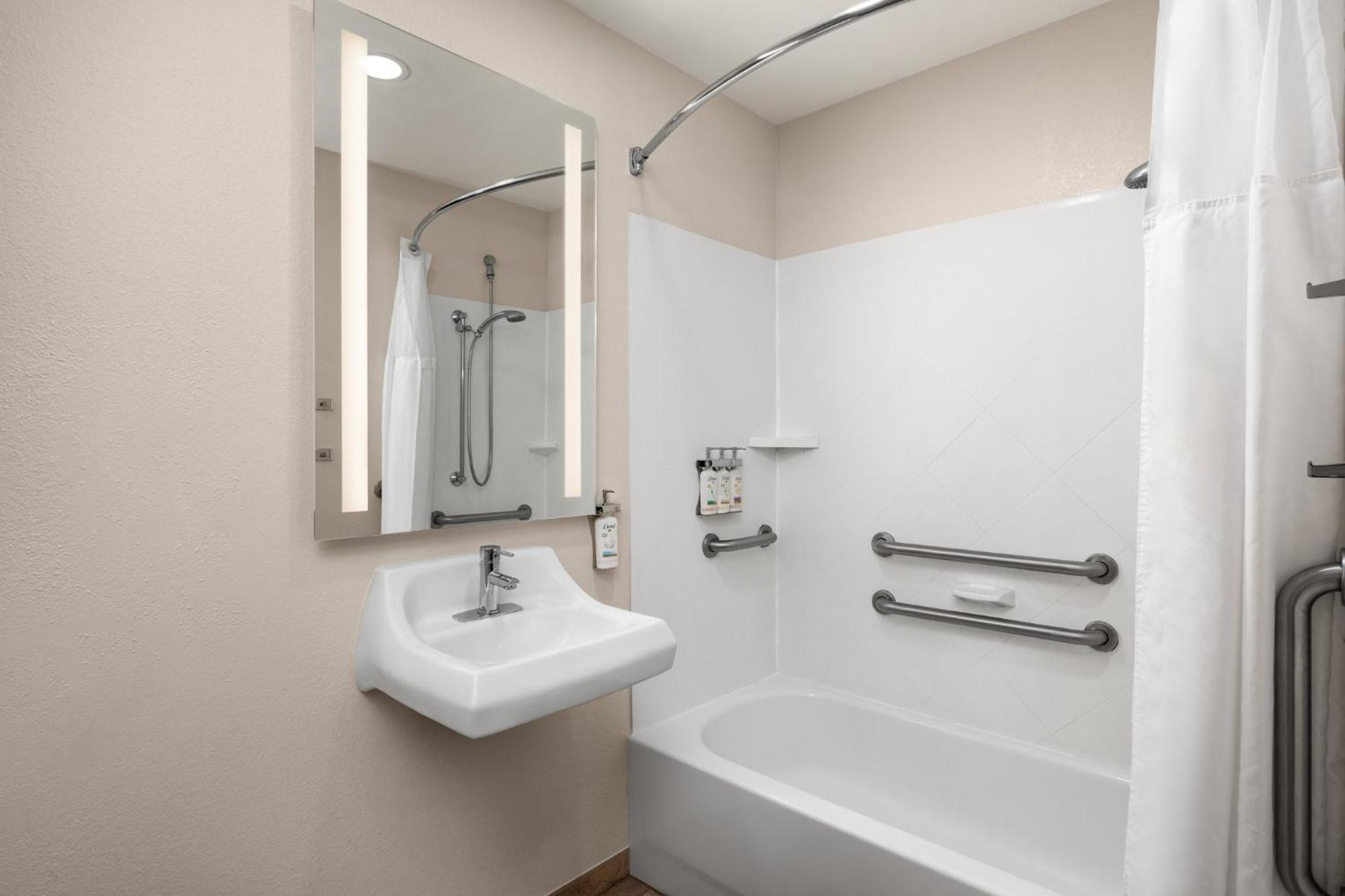 Queen Studio Suite with Two Queen Beds - Mobility Access Tub/Non-Smoking