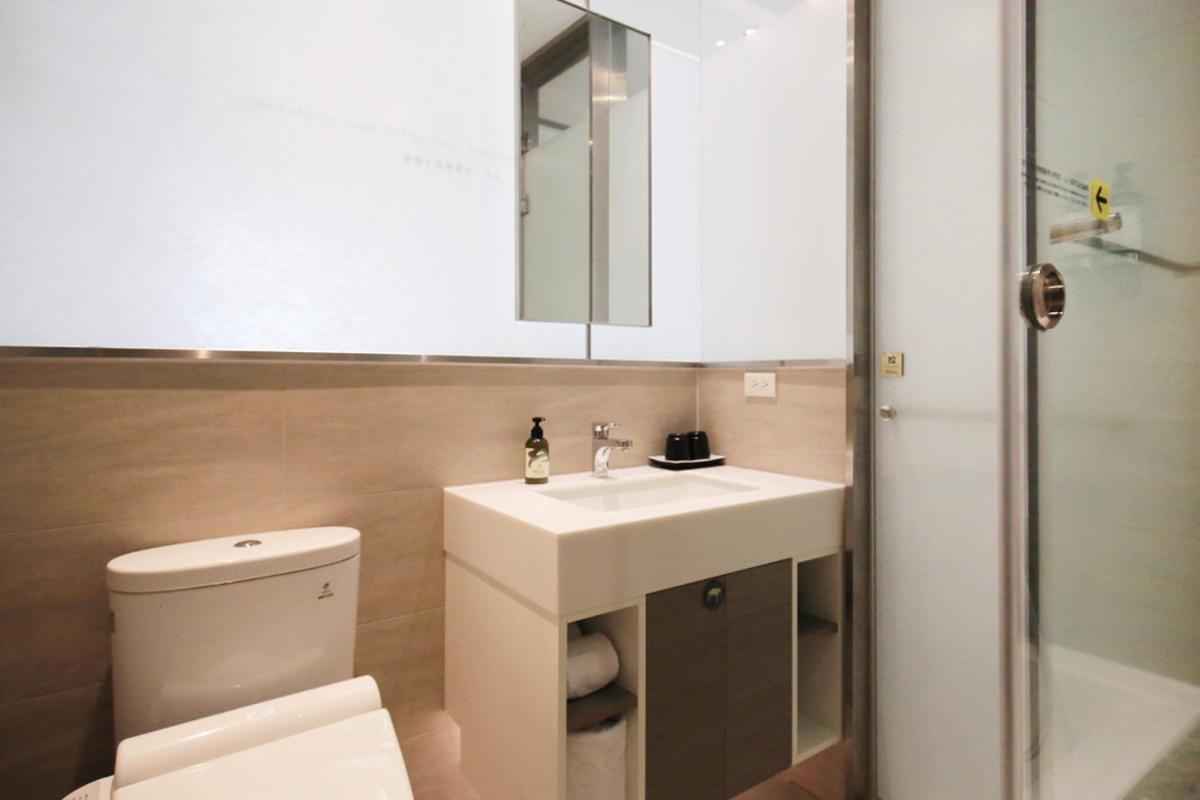 Twin Room with Bath - No Breakfast Included