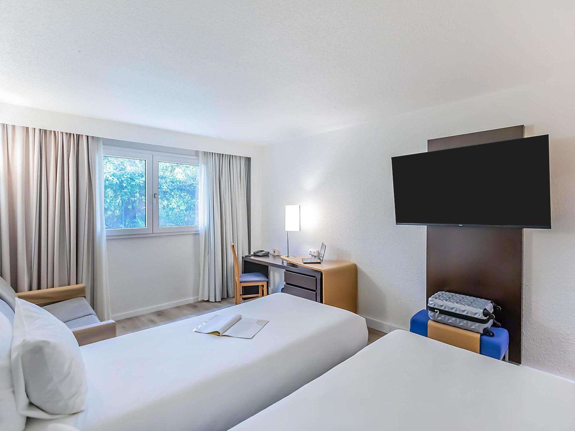 Quarto com 2 Camas de Solteiro