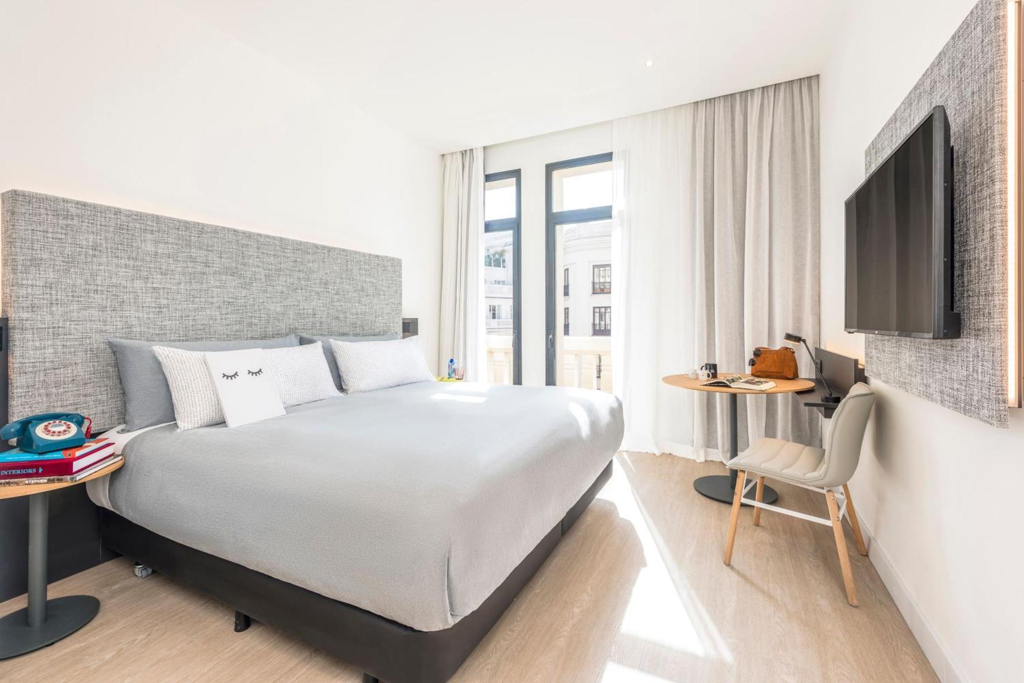 Innside Zimmer mit Blick auf die Gran Vía