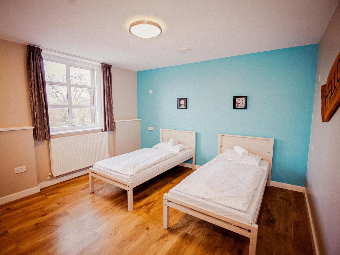 Zweibettzimmer mit eigenem Bad
