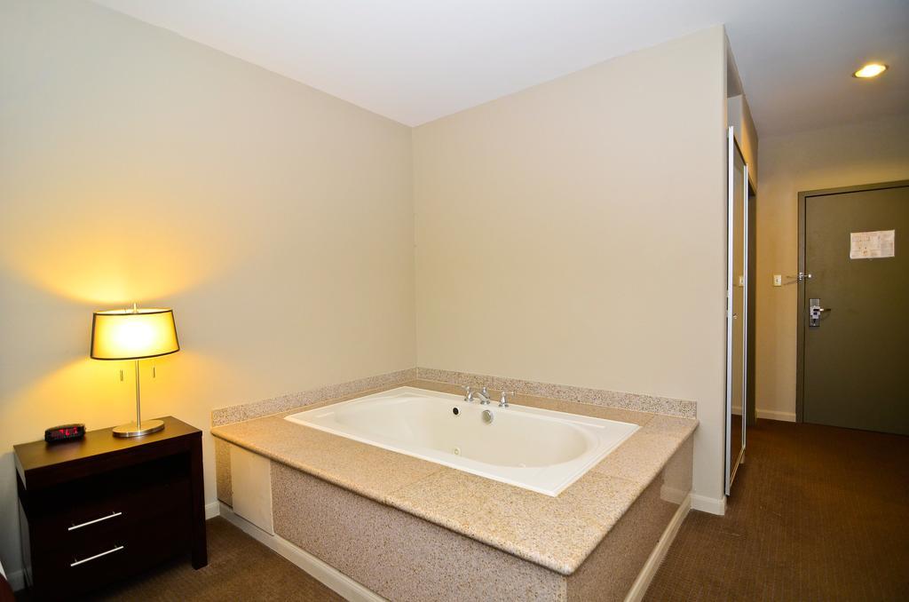 King Room with Jetted Tub, Non-Smoking